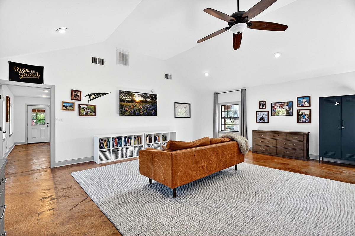 main property photo 19