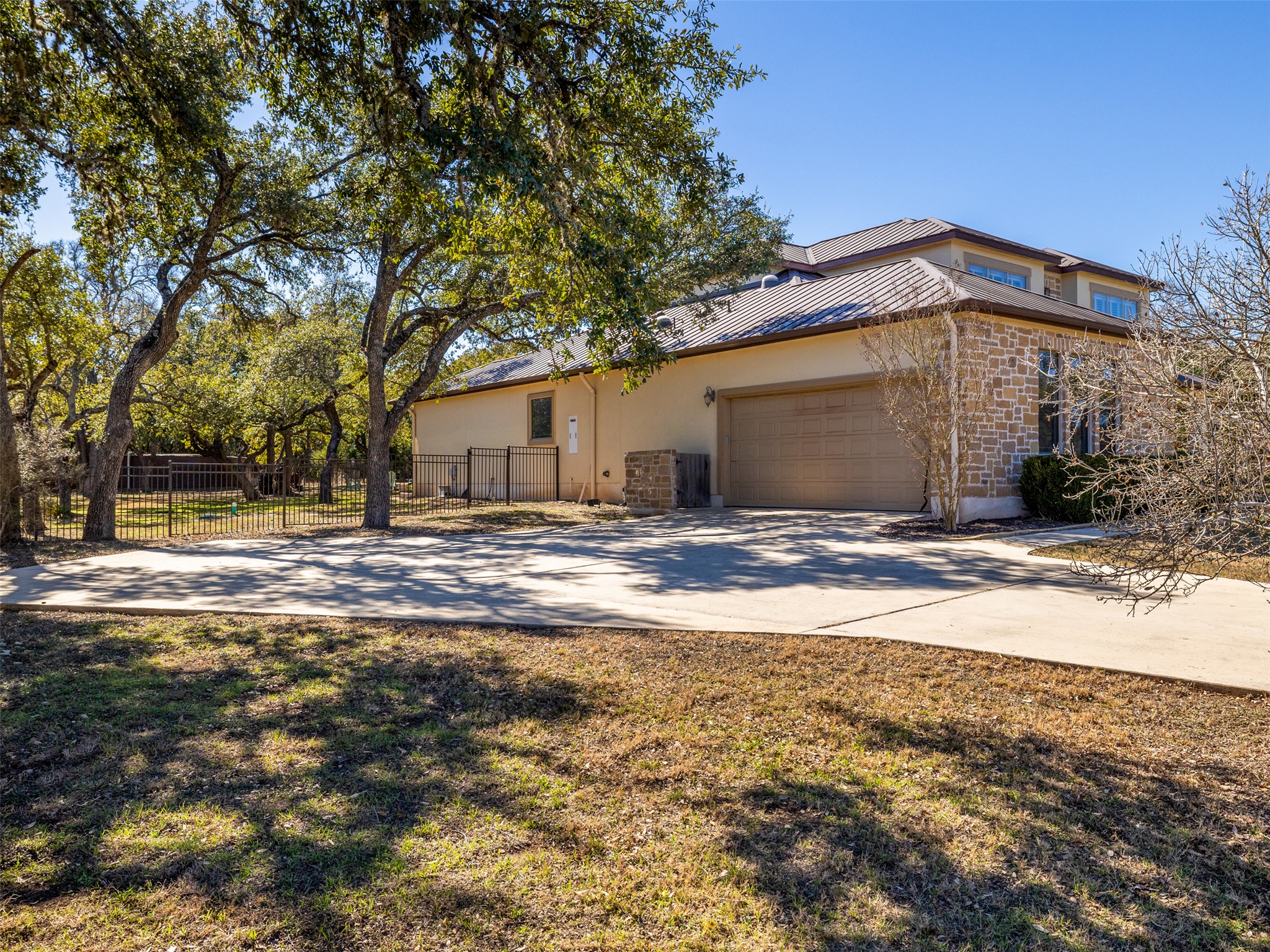 main property photo 30