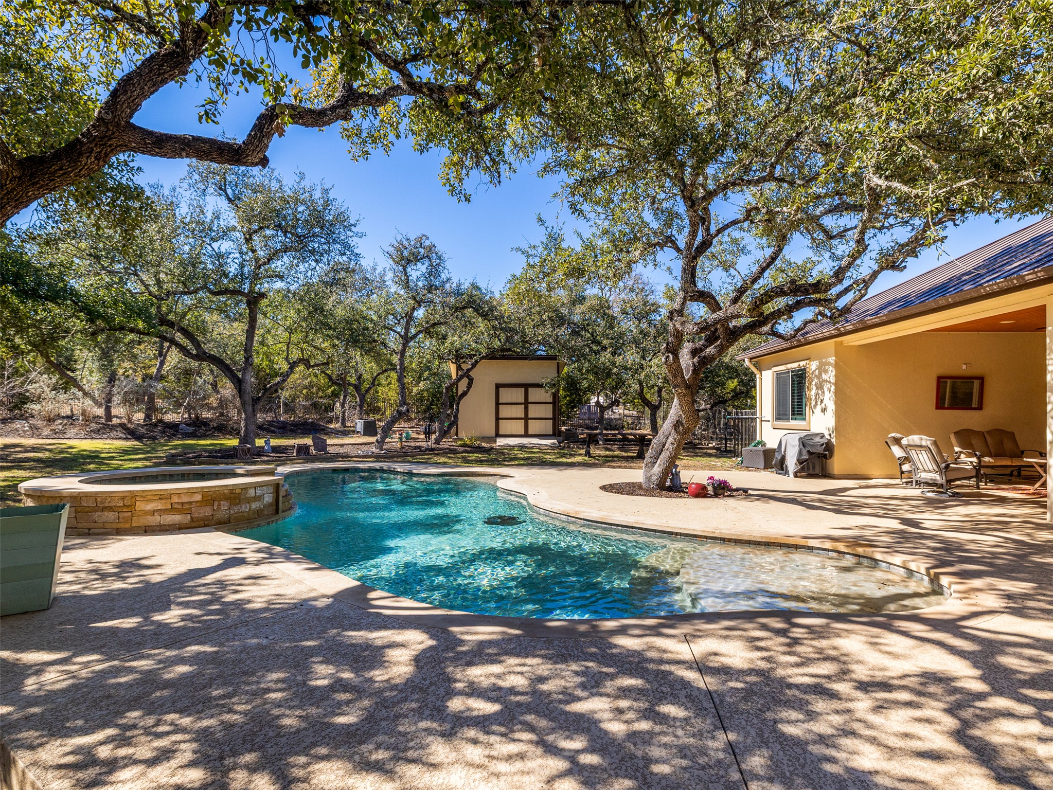 main property photo 33