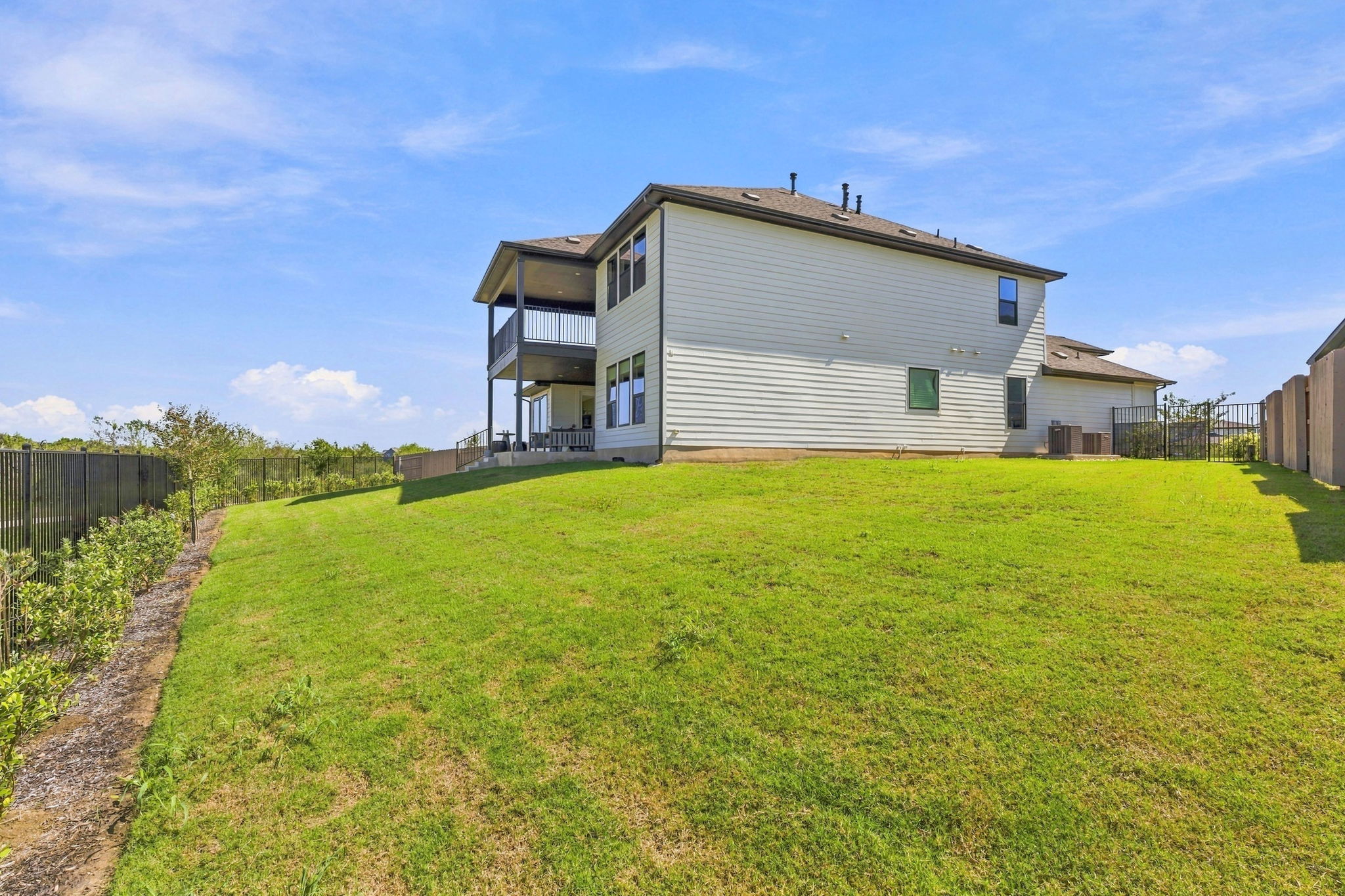 main property photo 31
