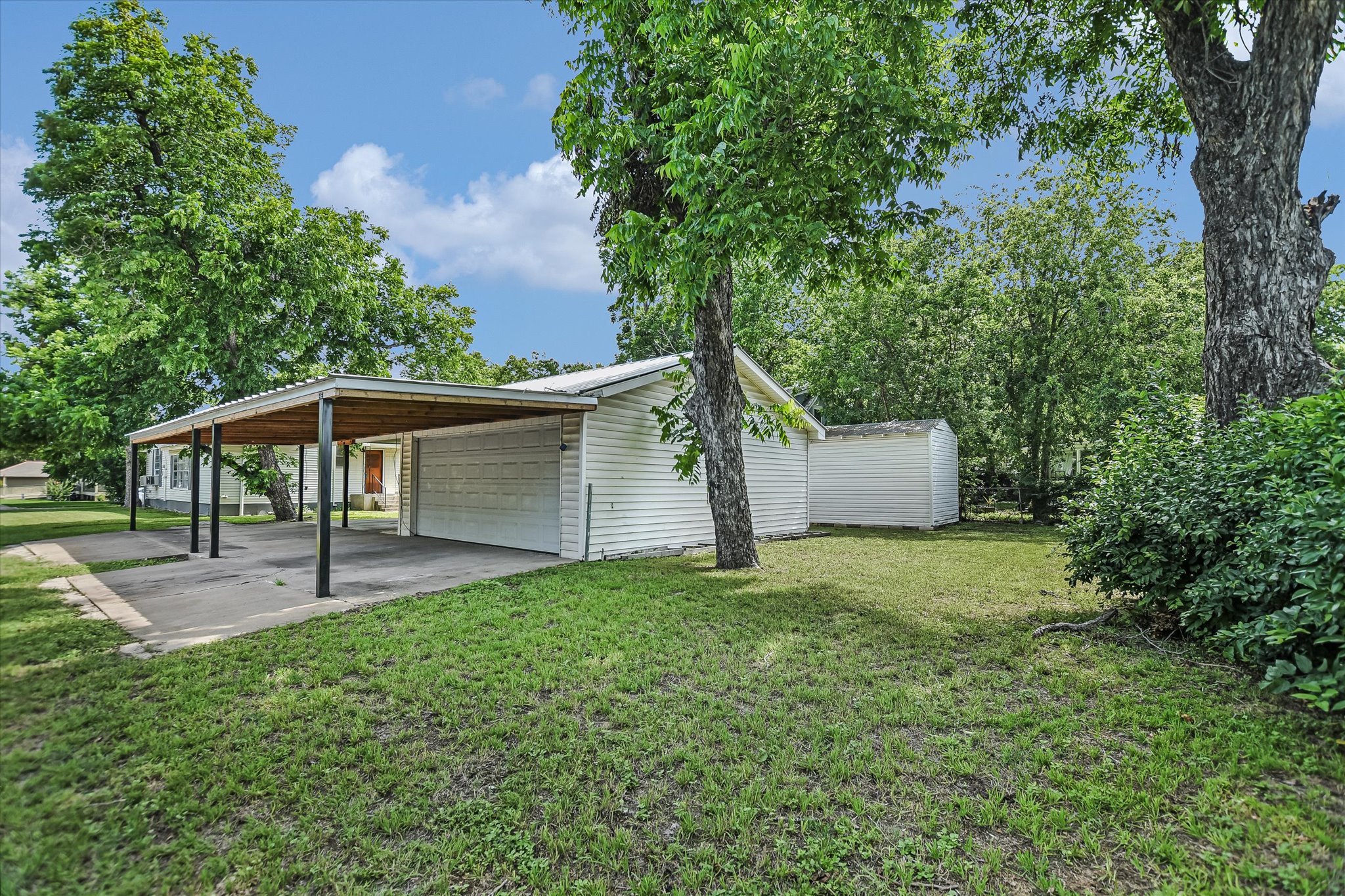 main property photo 10