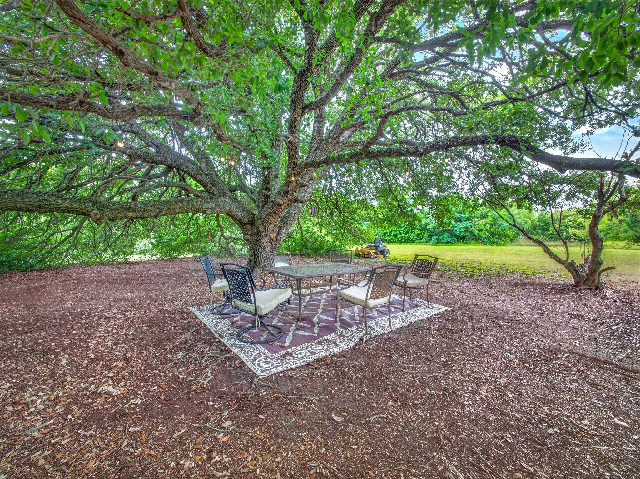 main property photo 32