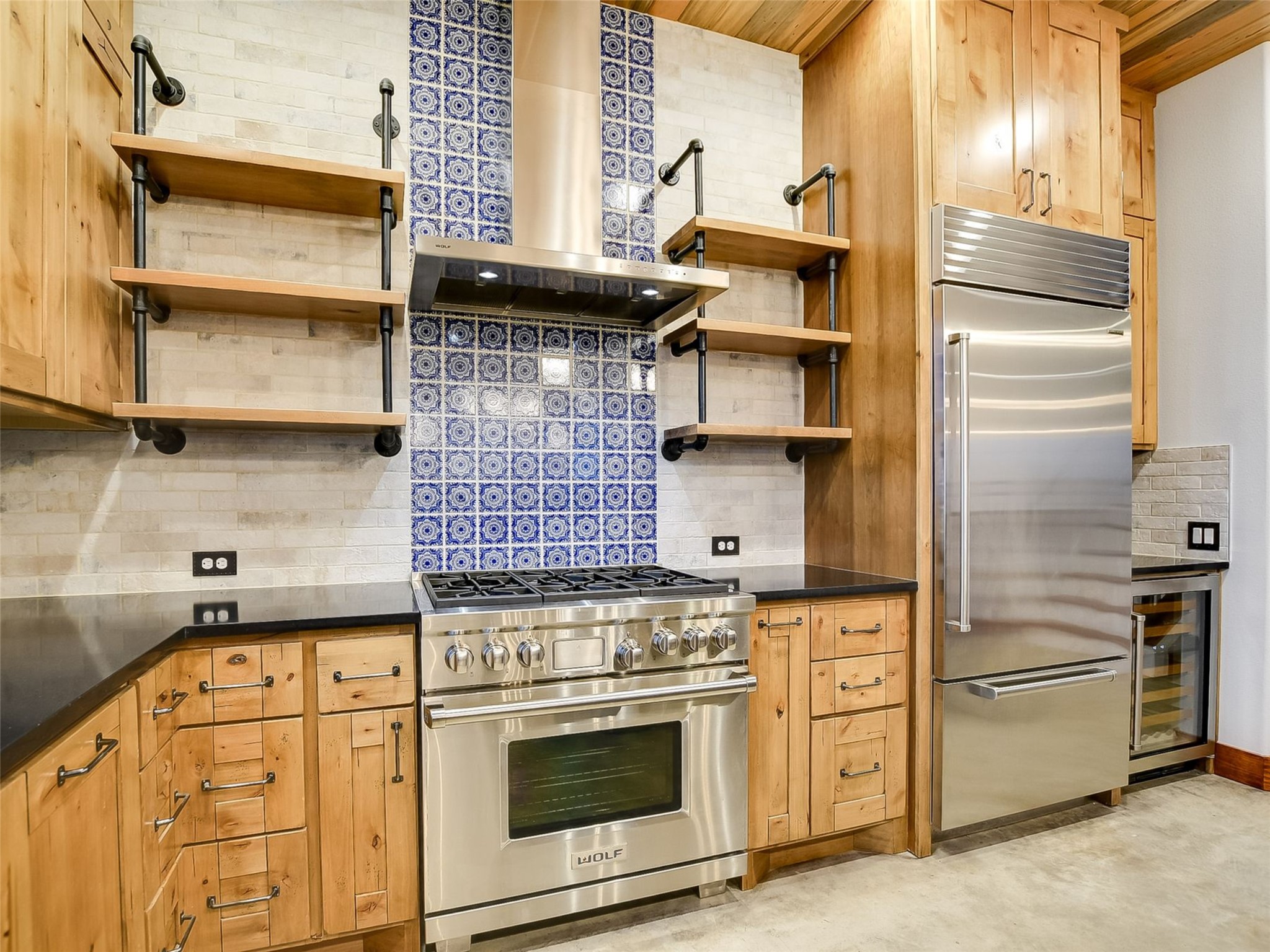 main property photo 8