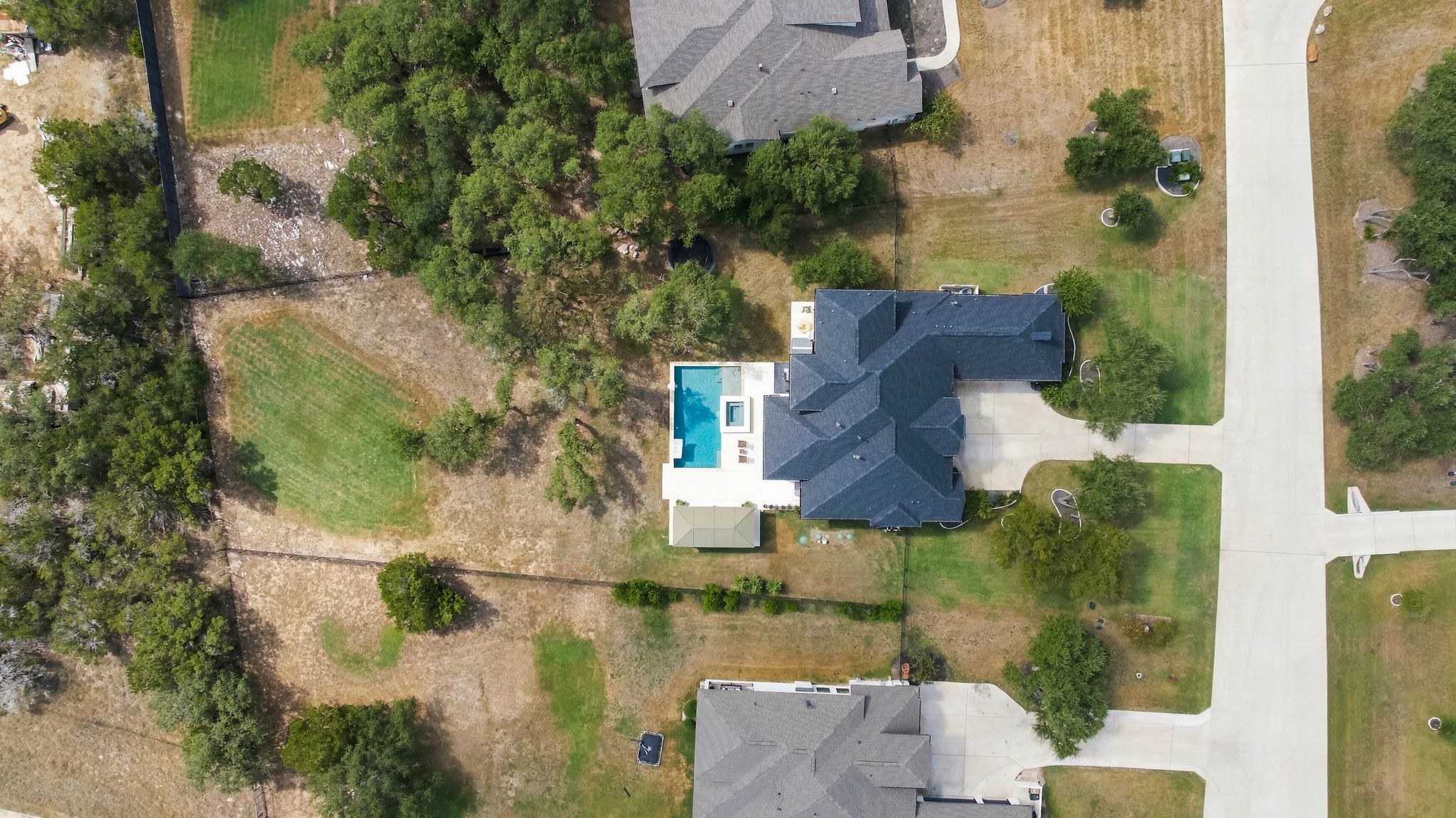 main property photo 36