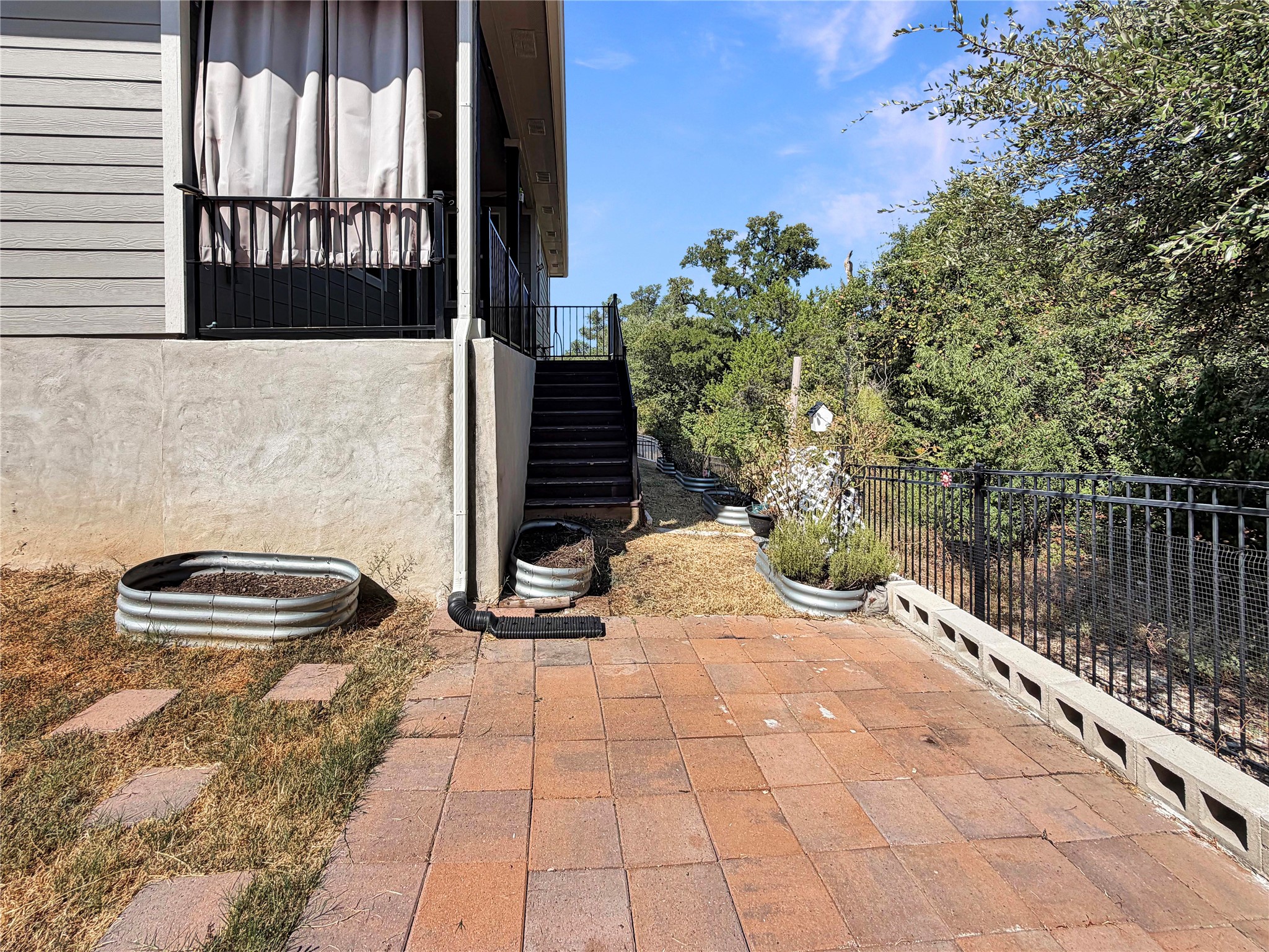 main property photo 15