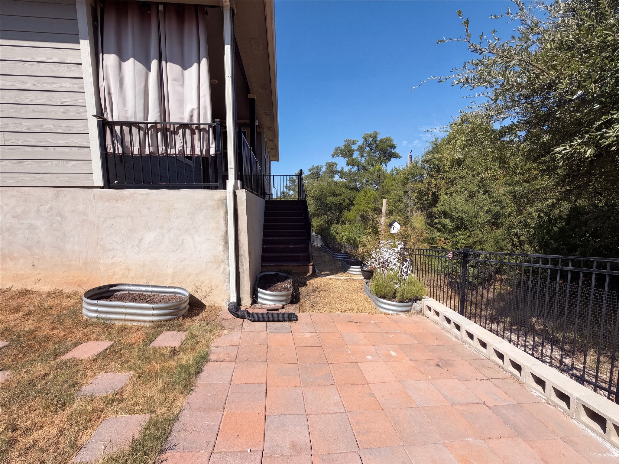 main property photo 20