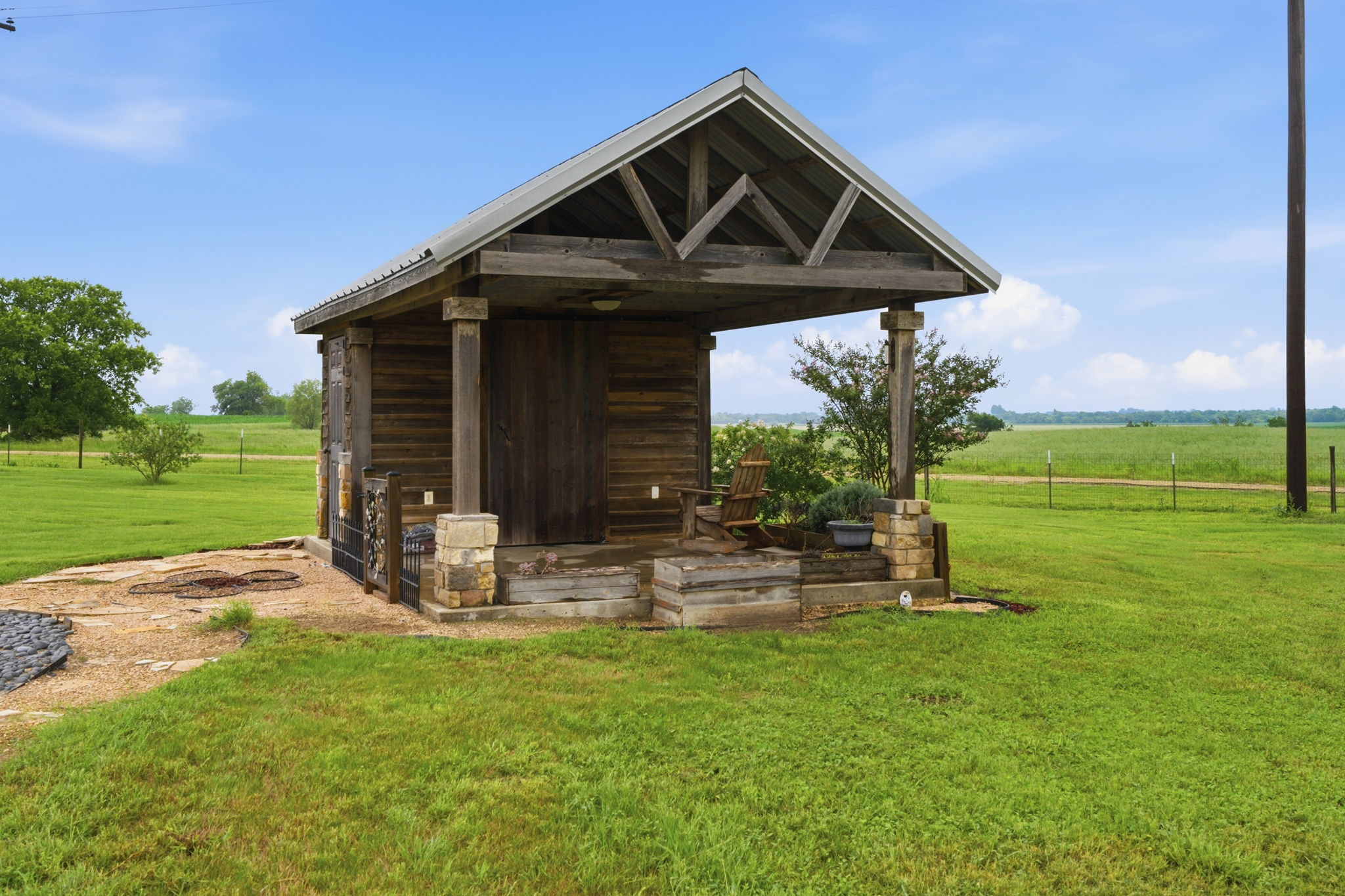 main property photo 16