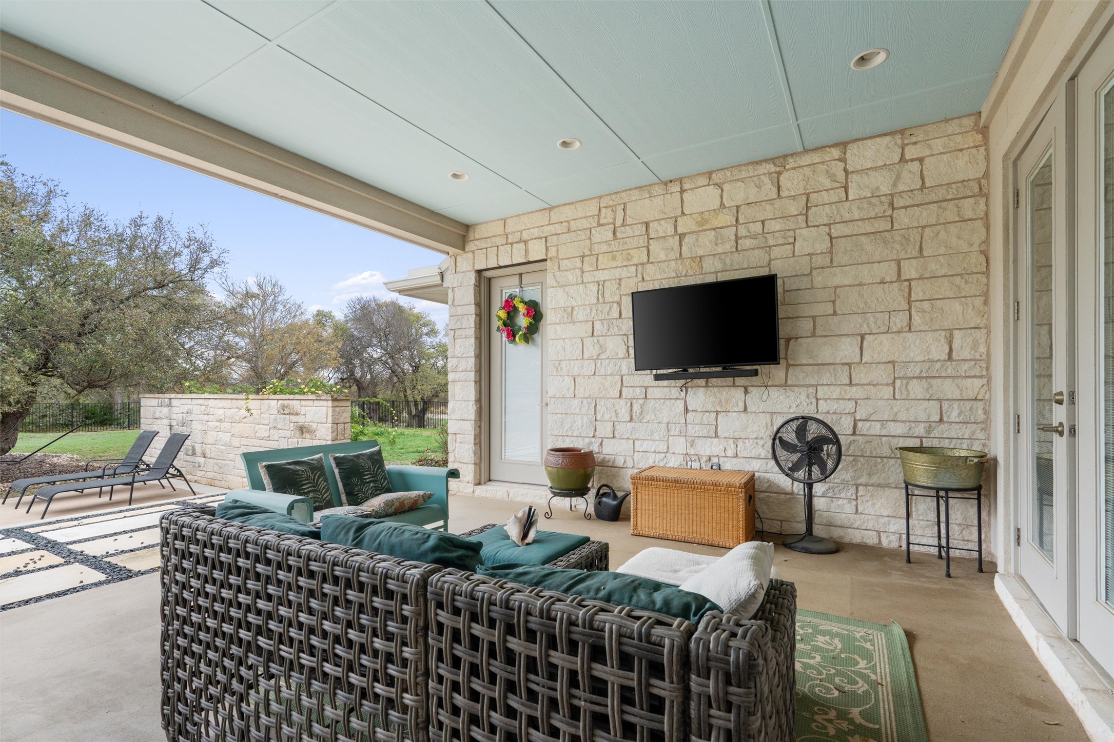 main property photo 31