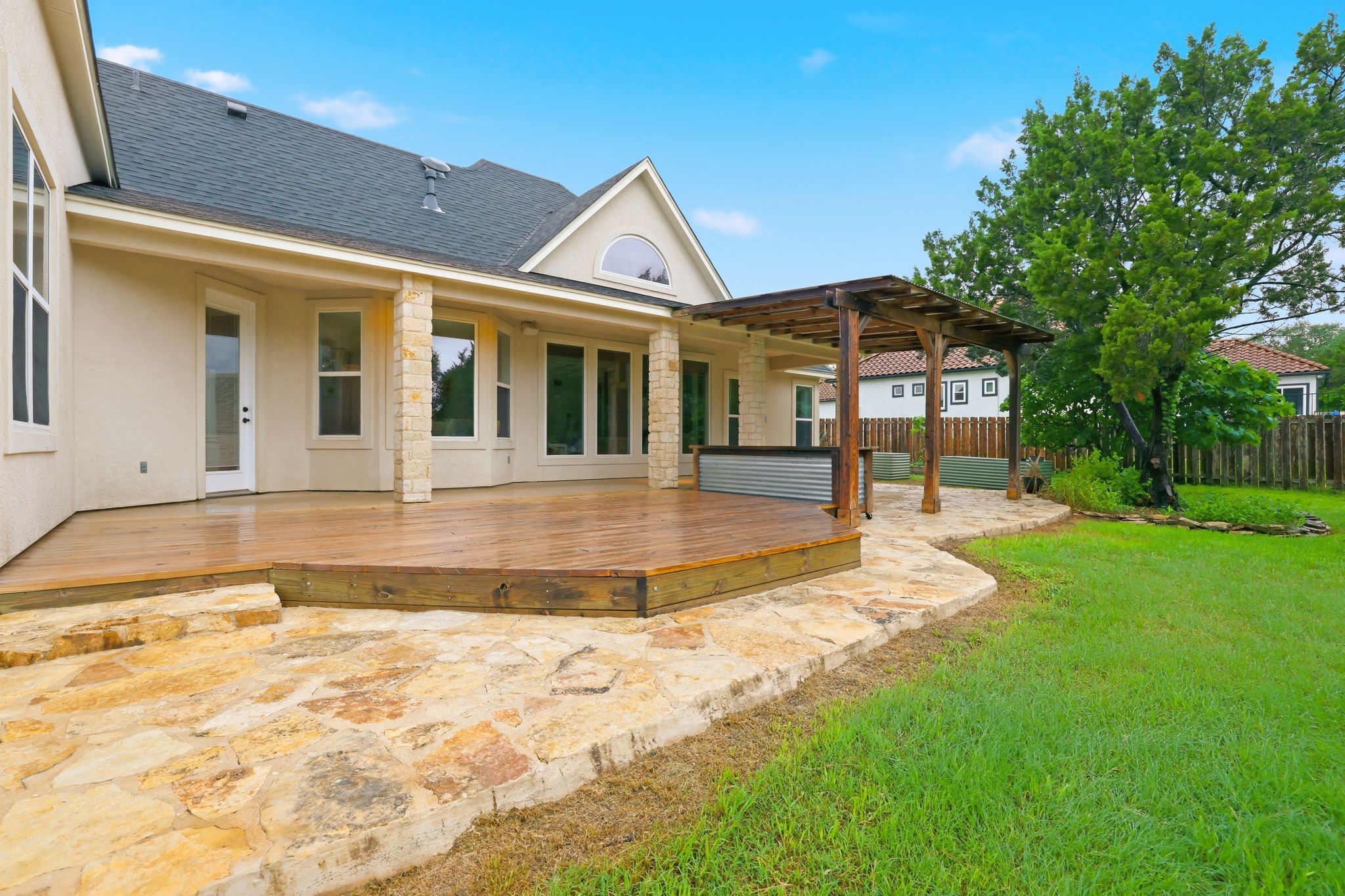 main property photo 28
