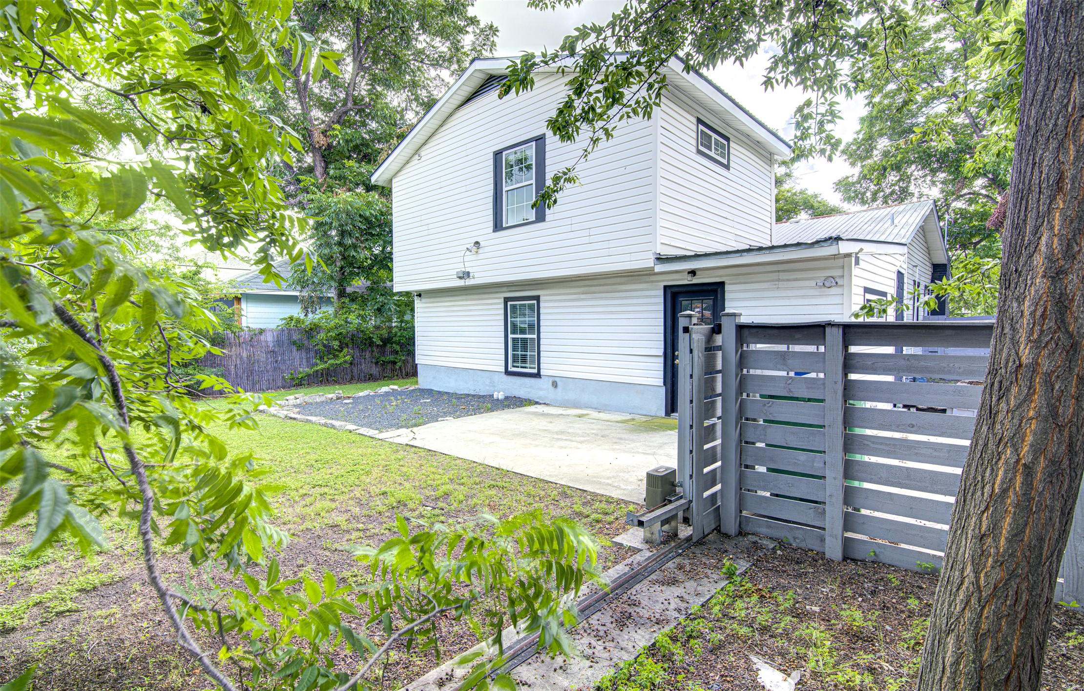 main property photo 23