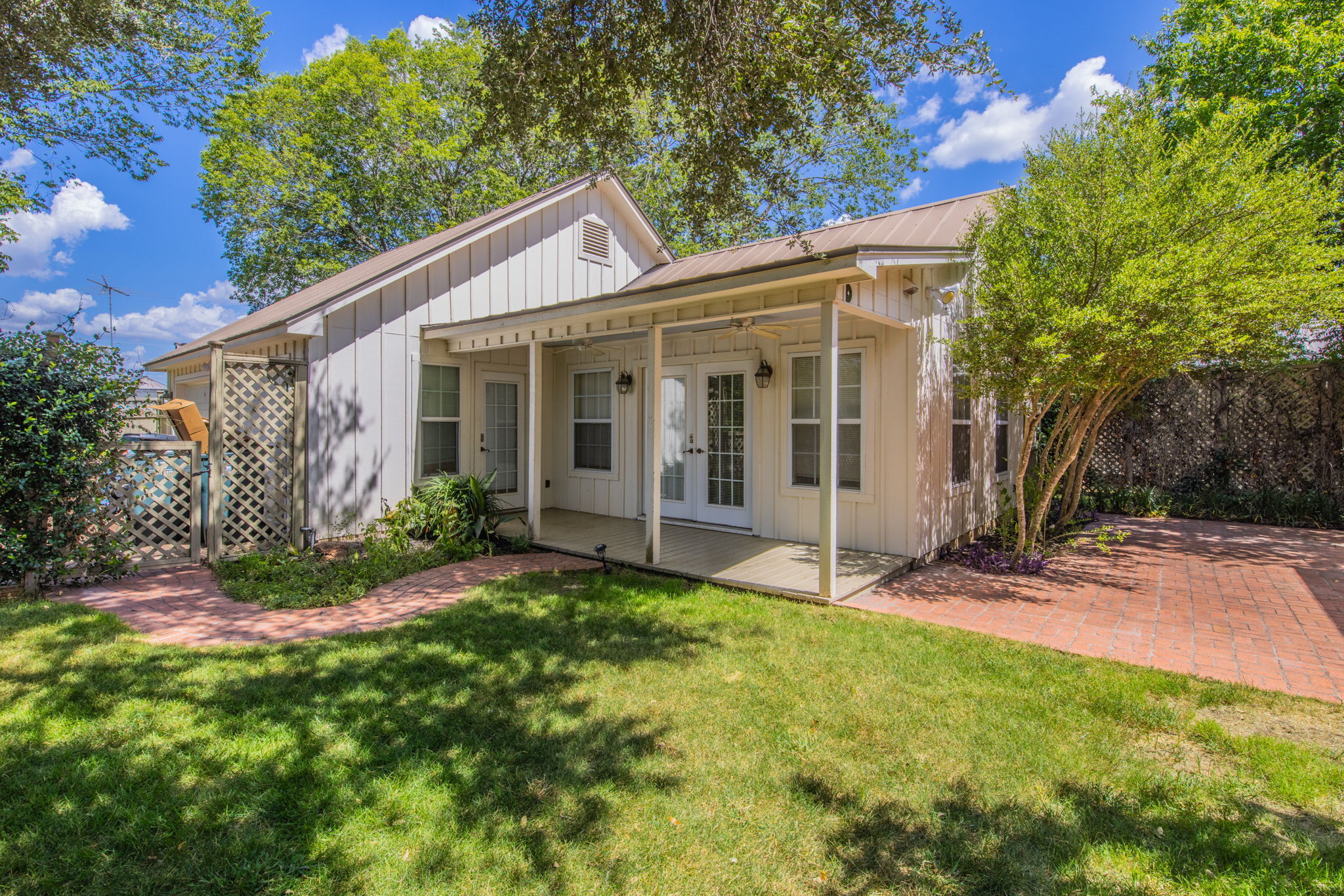 main property photo 17