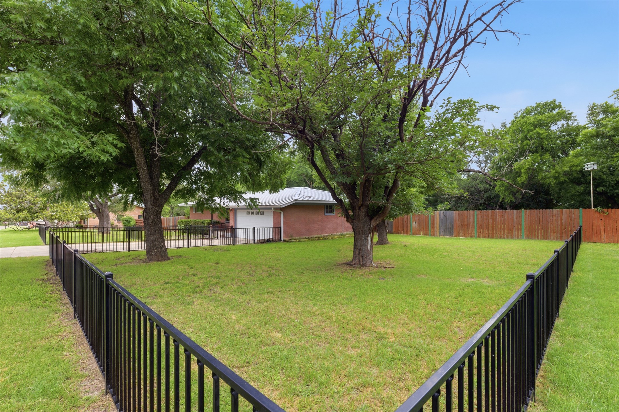 main property photo 33