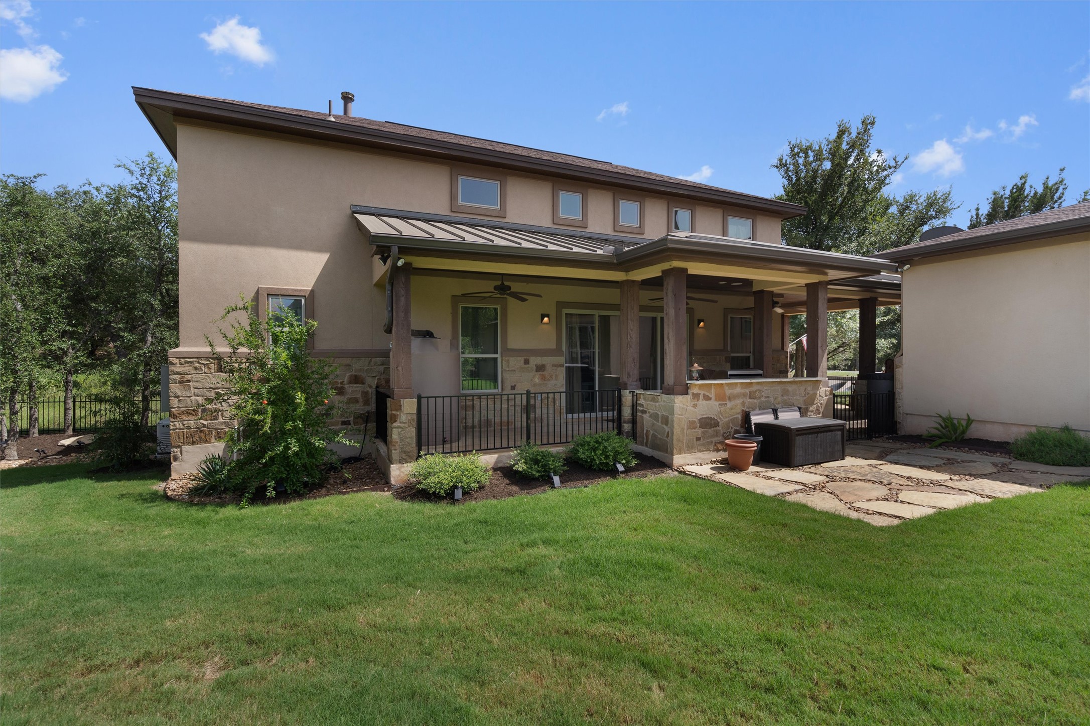 main property photo 28