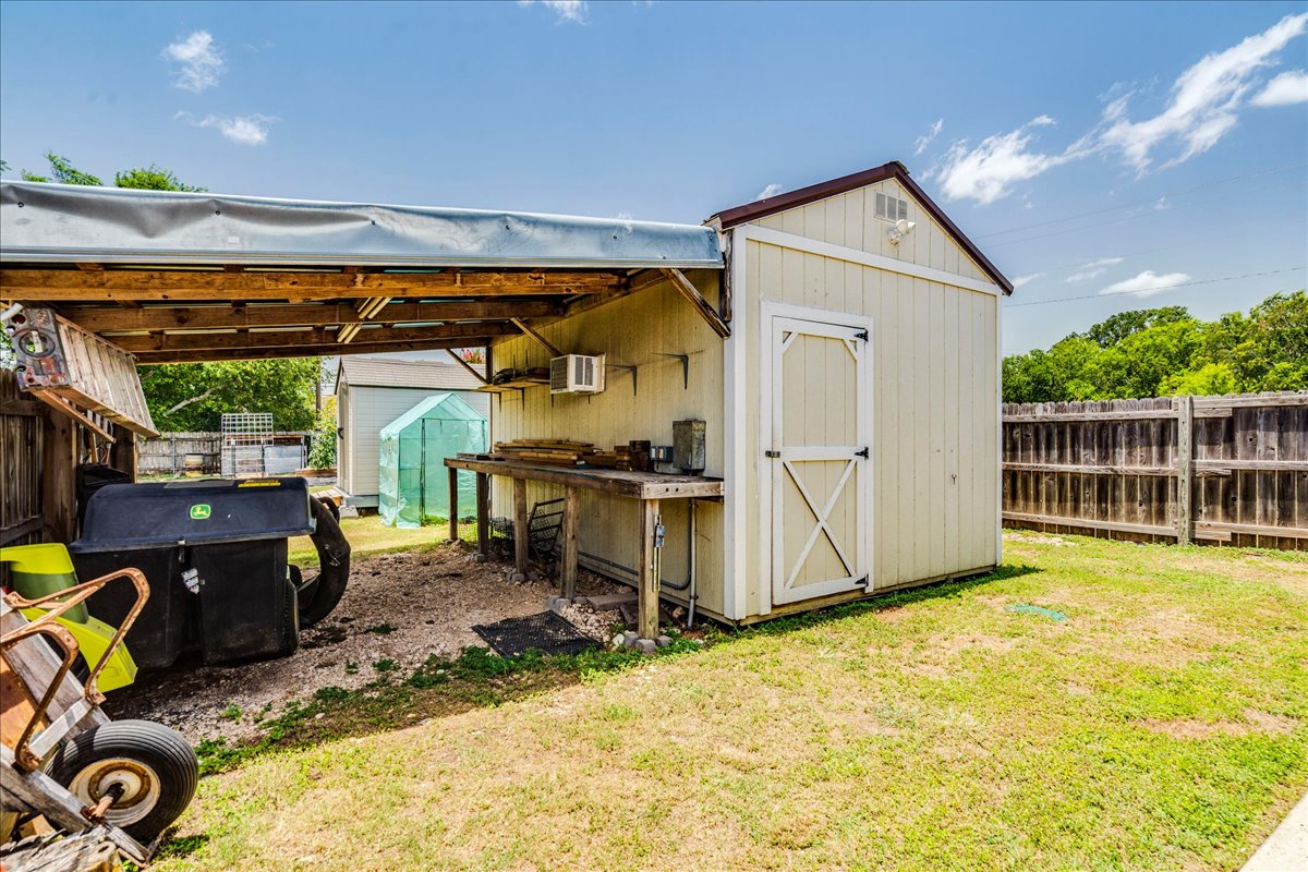 main property photo 39