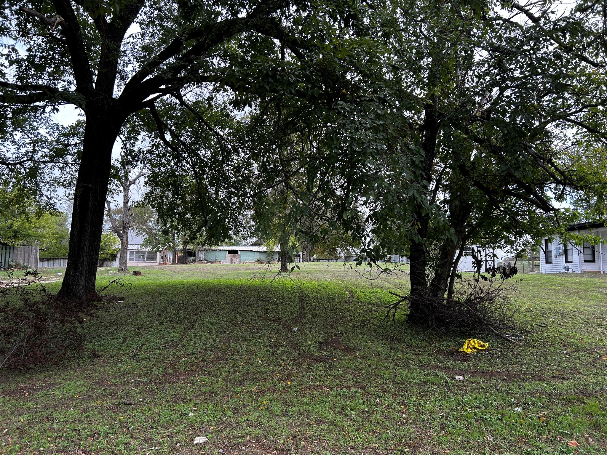main property photo 28