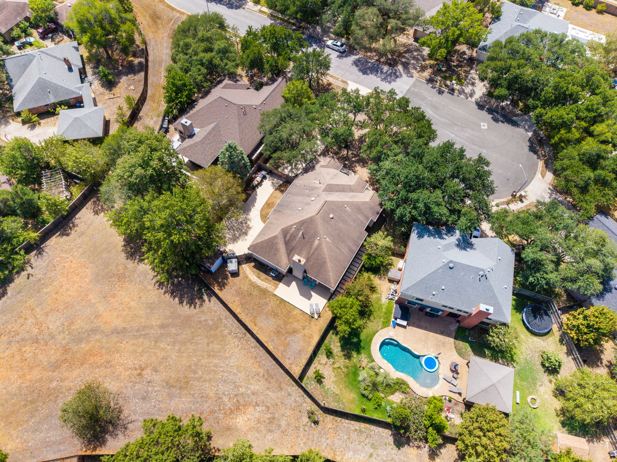 main property photo 32