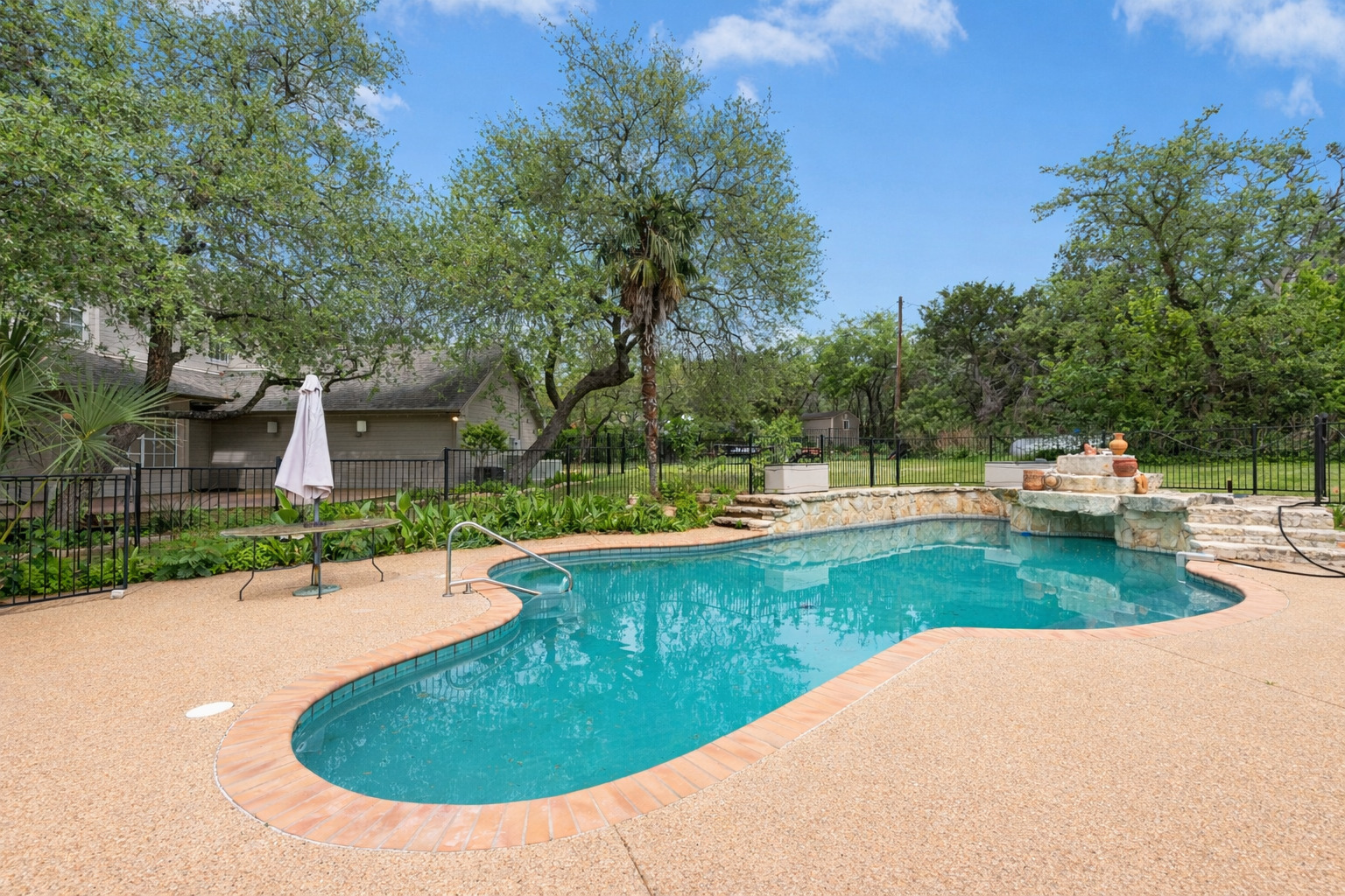 main property photo 38