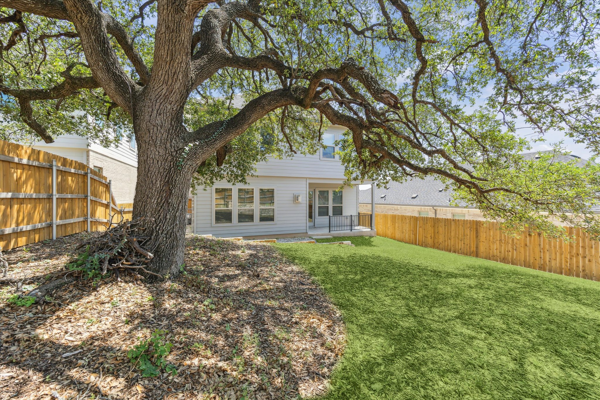 main property photo 25