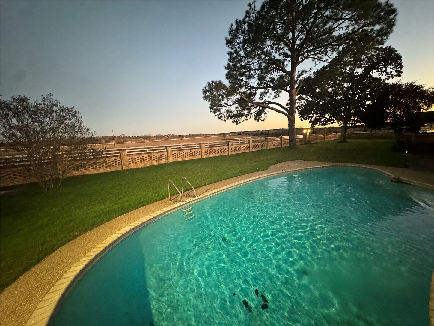 main property photo 9