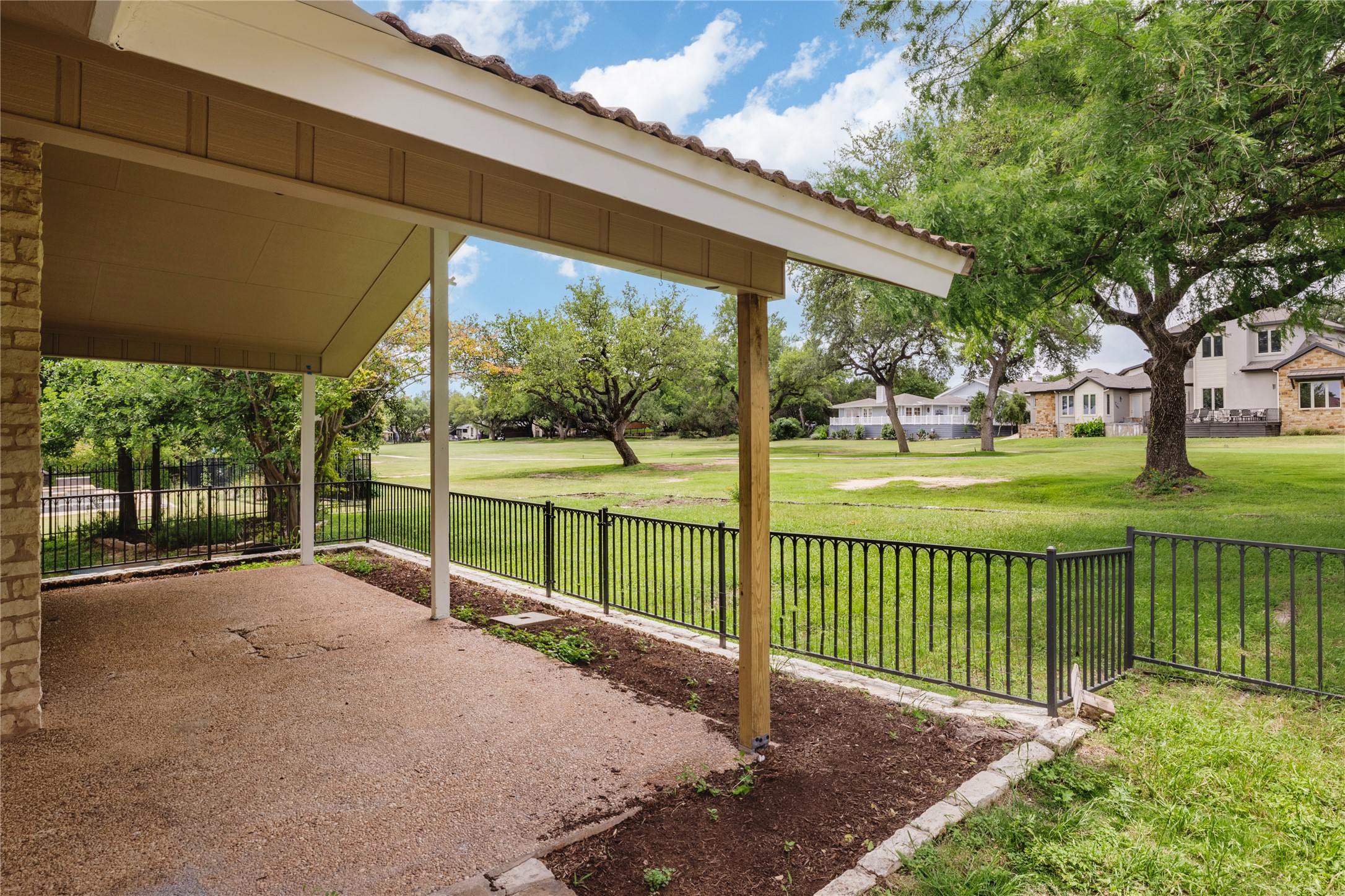 main property photo 25