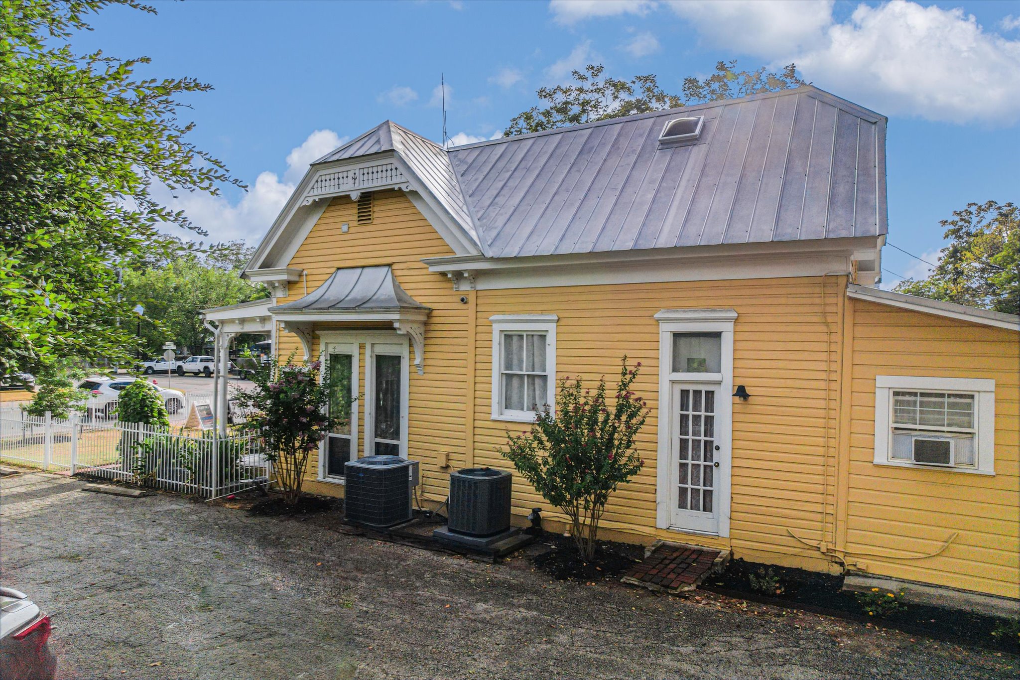 main property photo 13