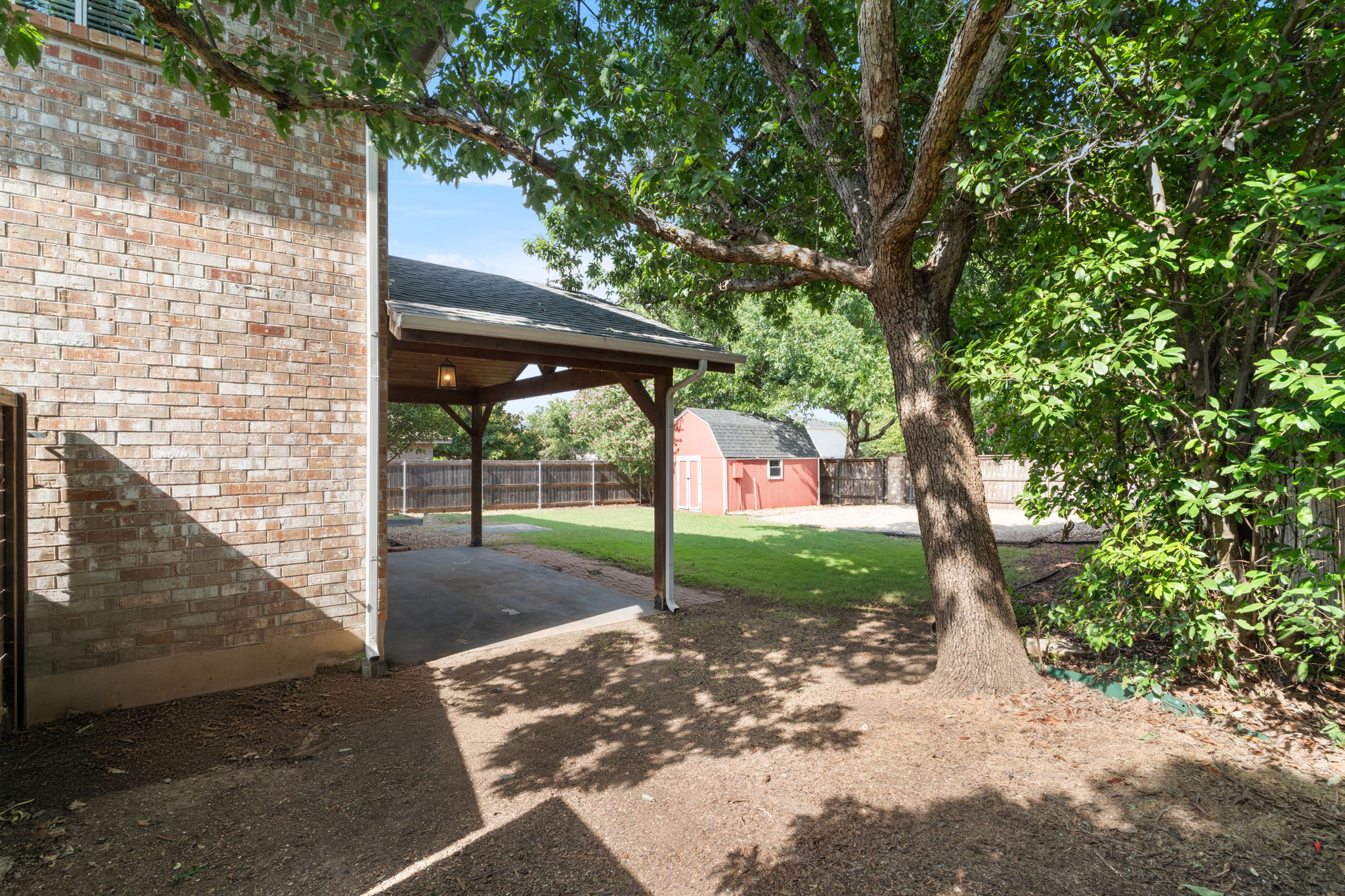 main property photo 32