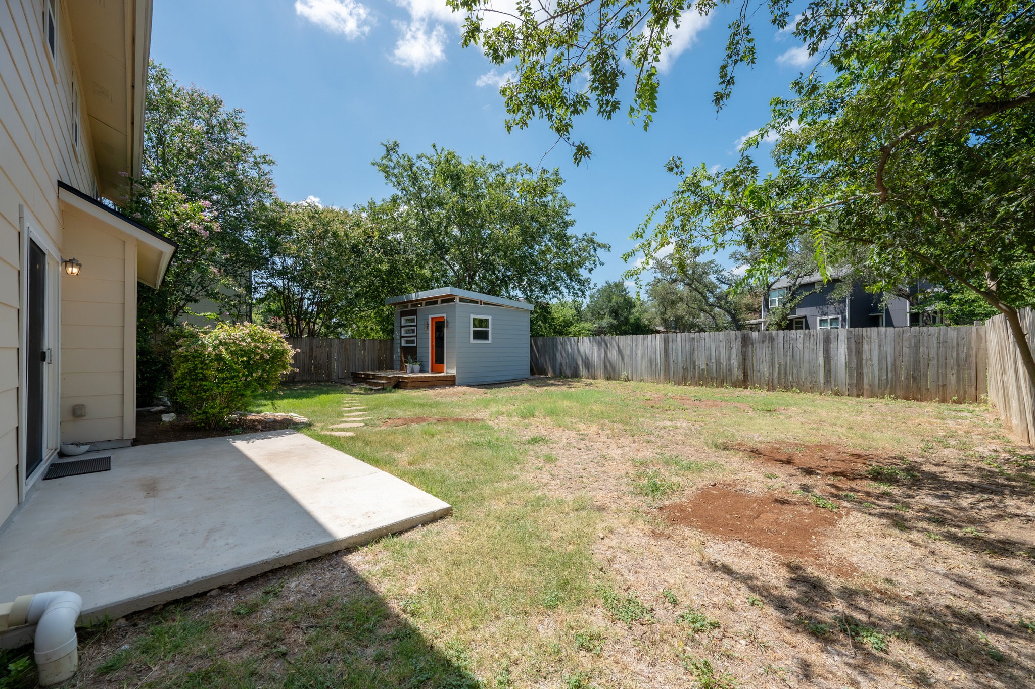 main property photo 20