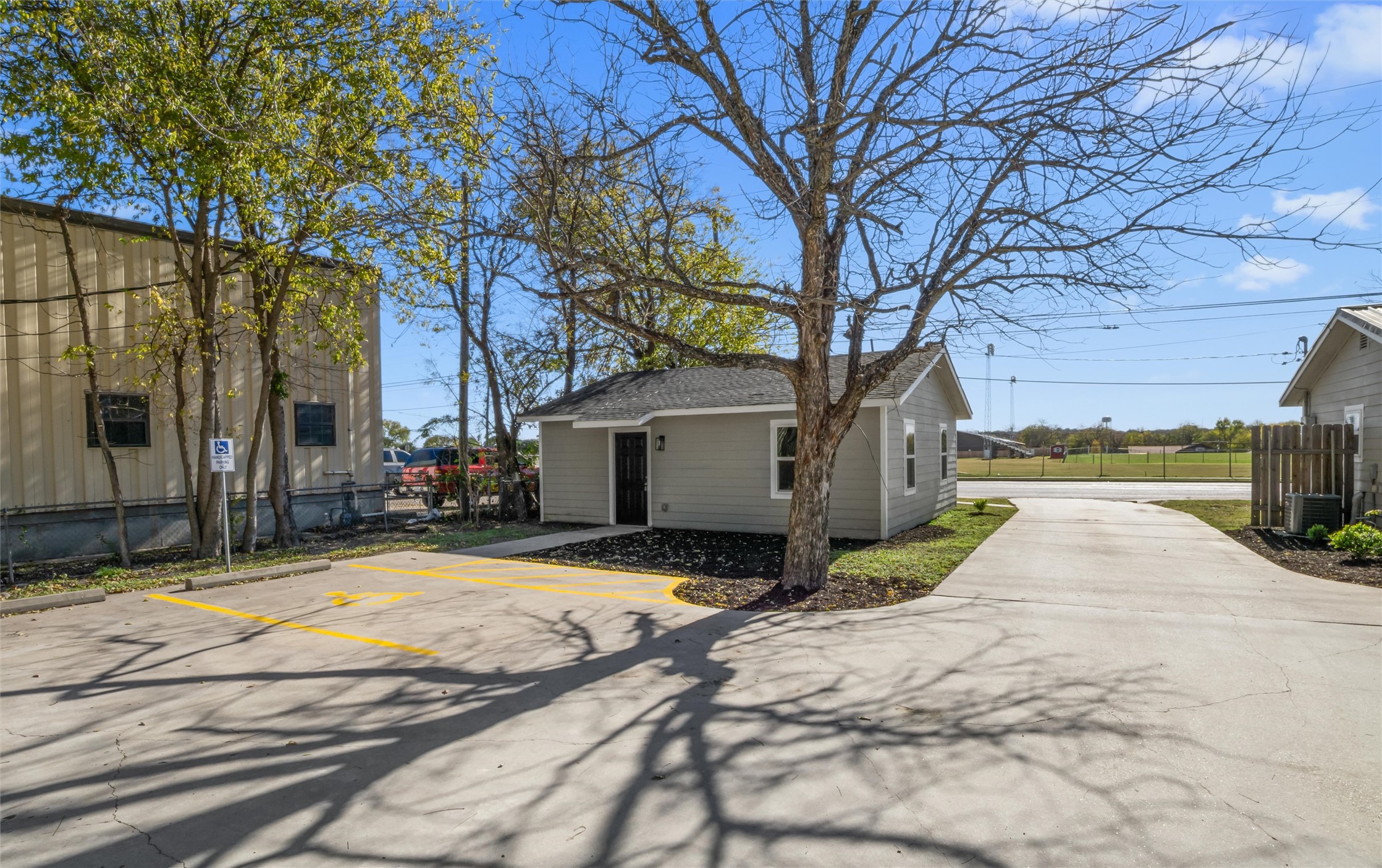 main property photo 6