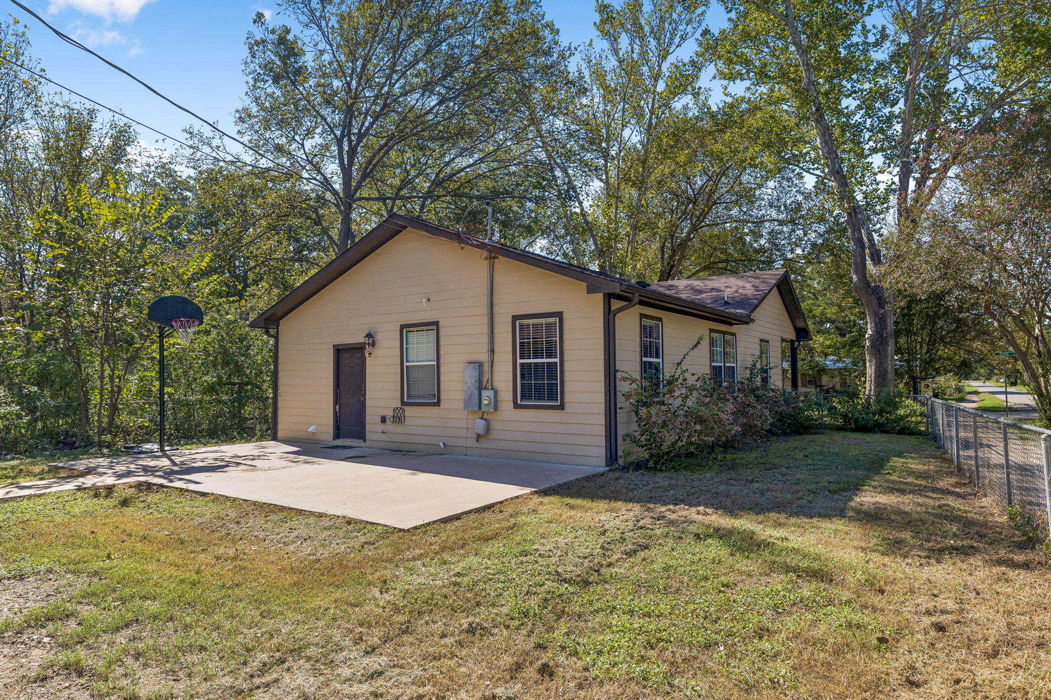 main property photo 7