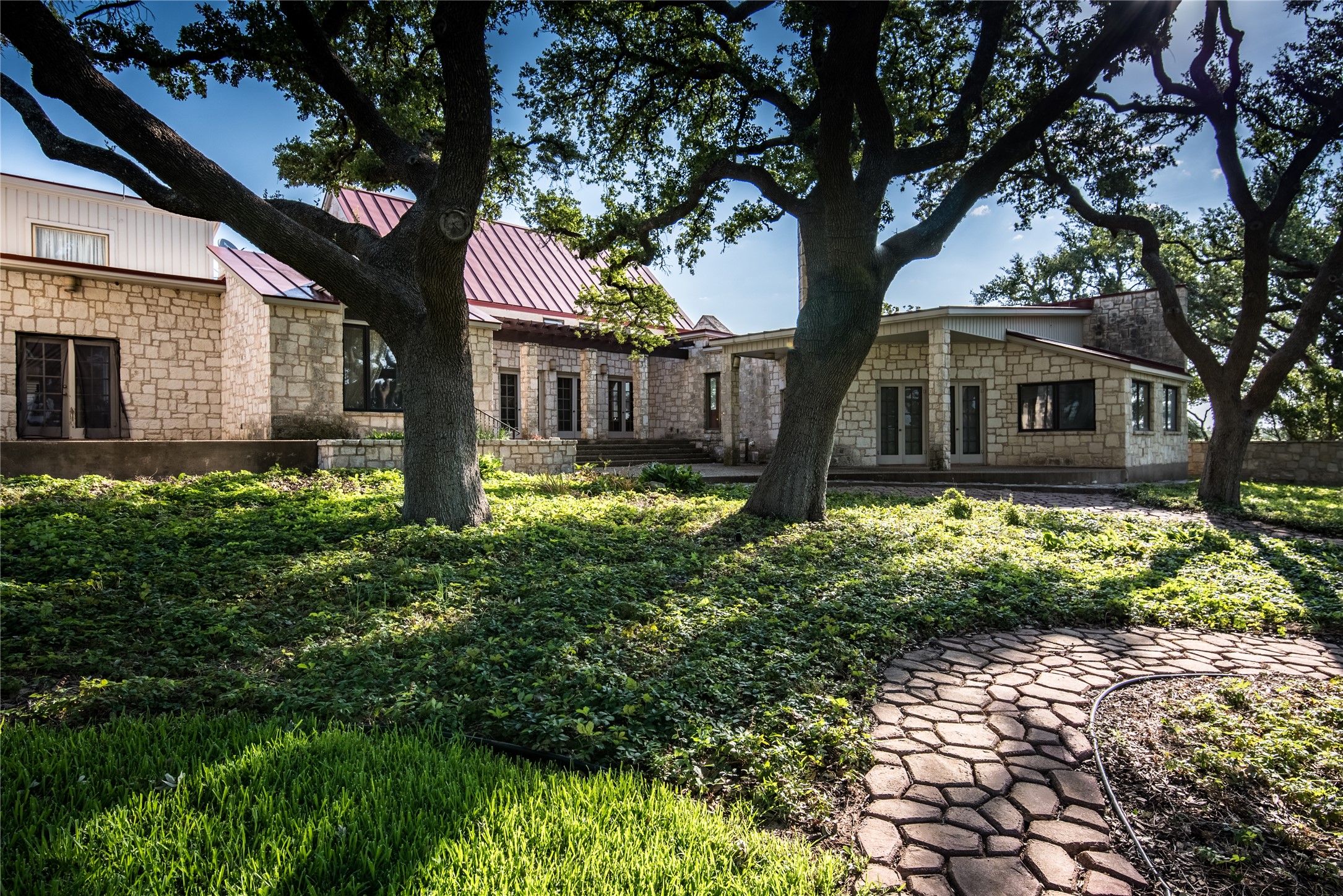 main property photo 17