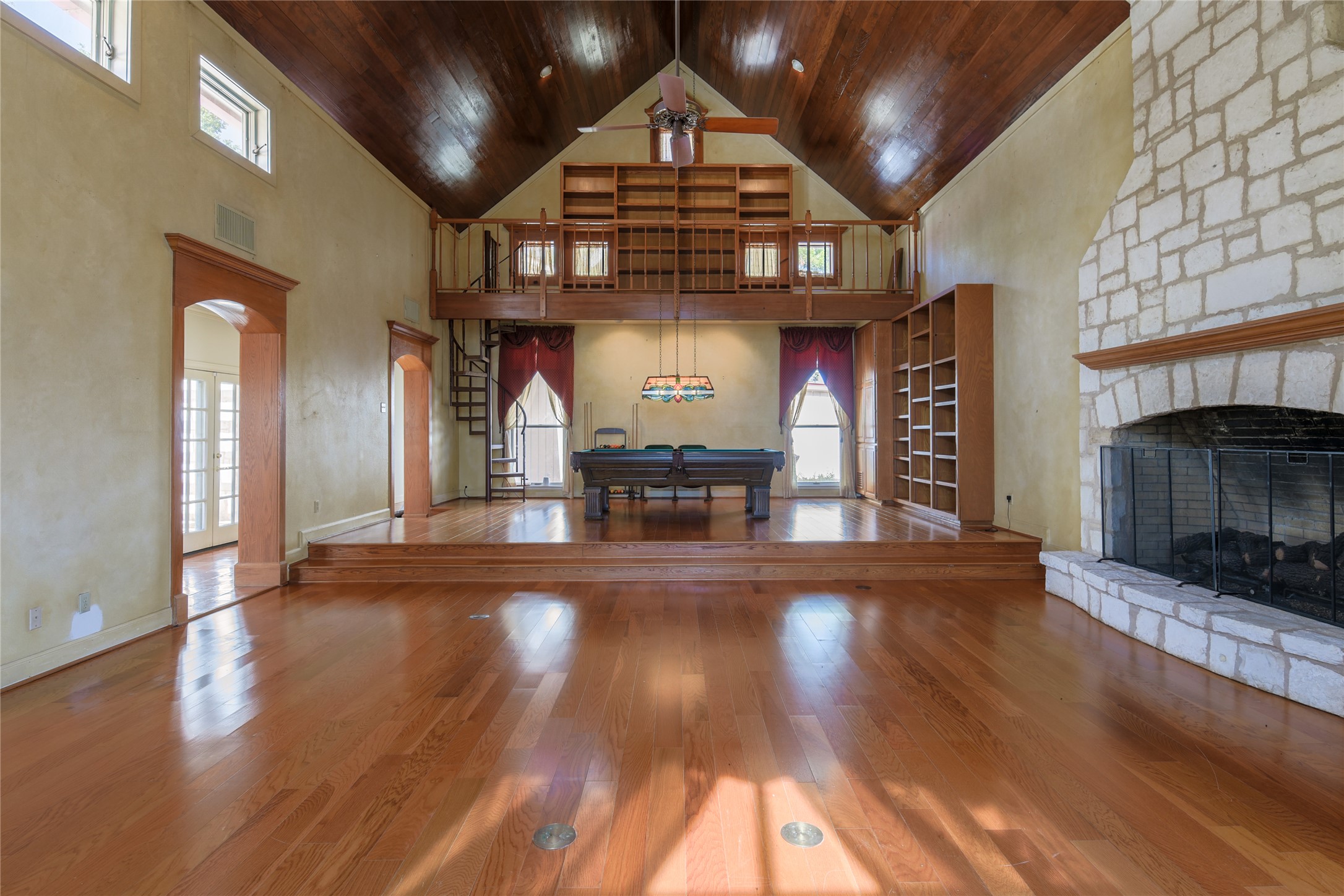 main property photo 25