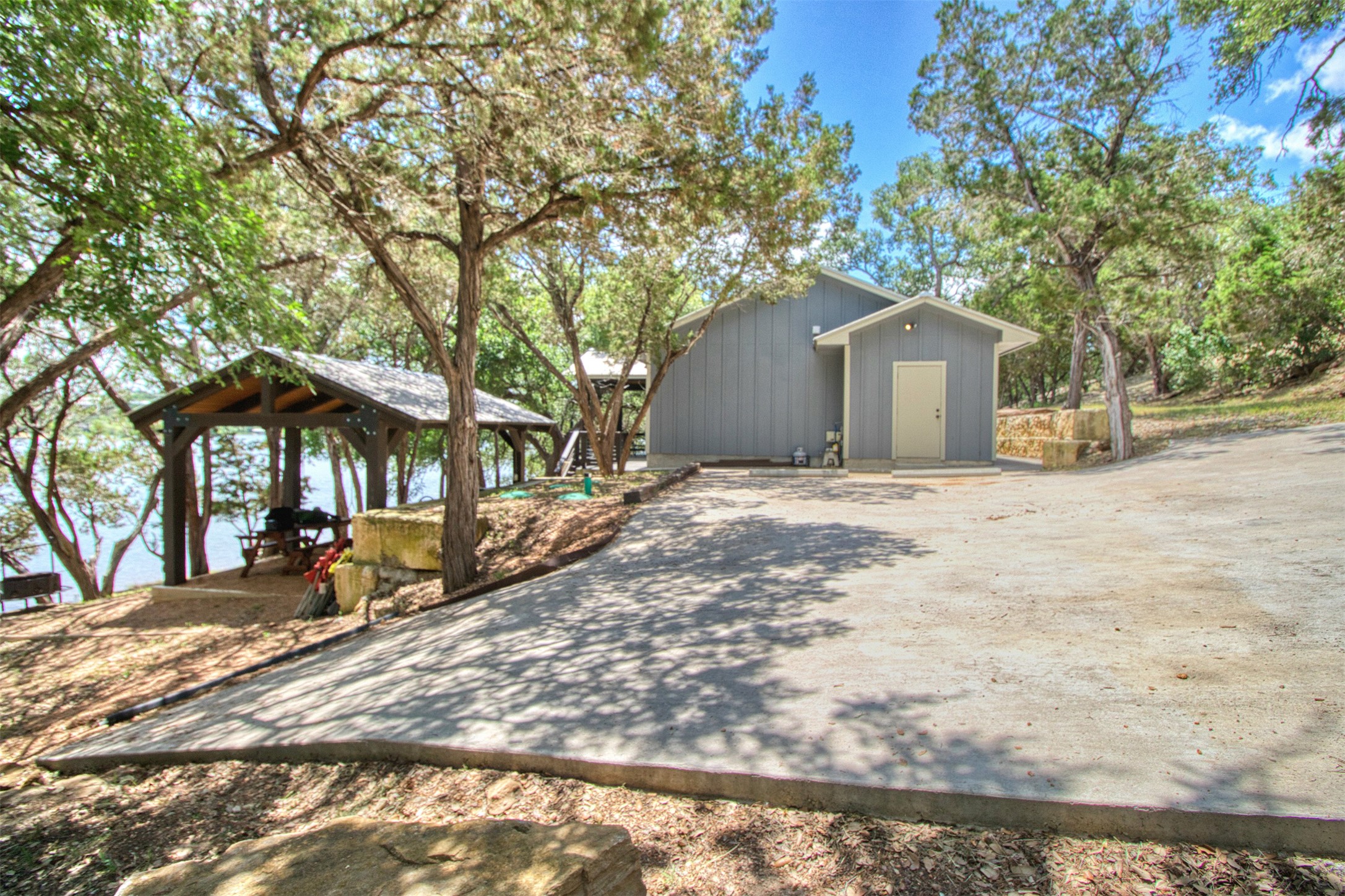 main property photo 17