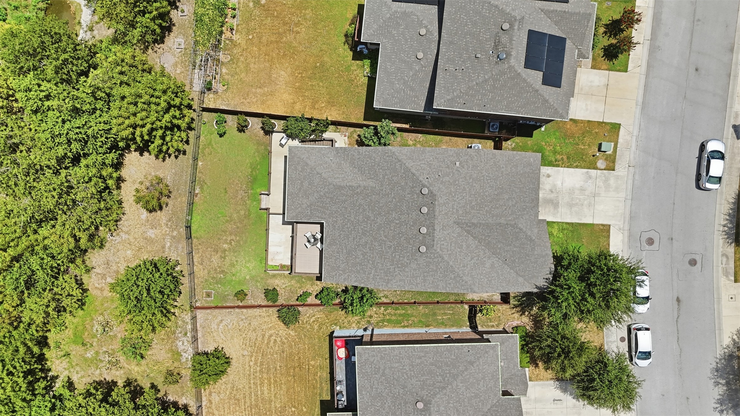 main property photo 28