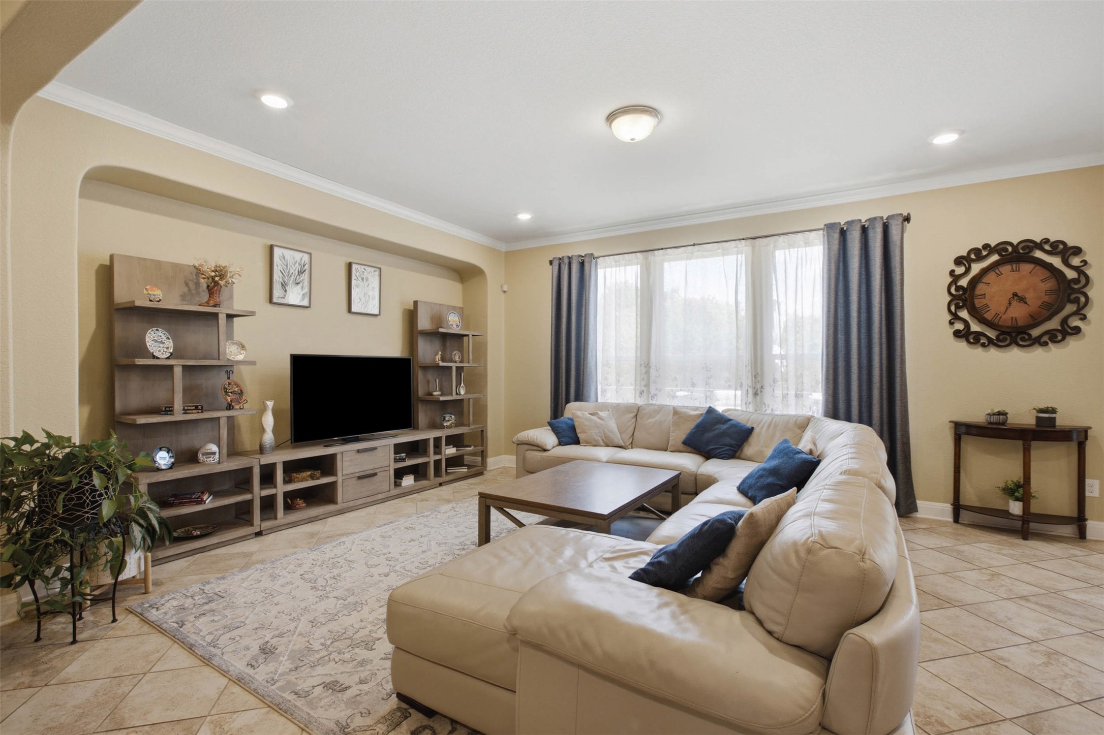 main property photo 4