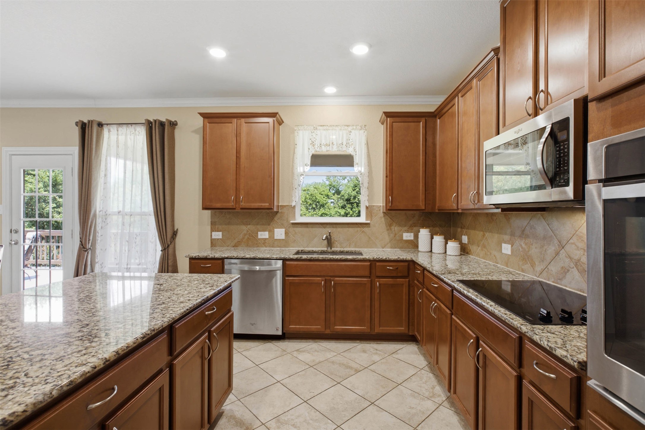 main property photo 6