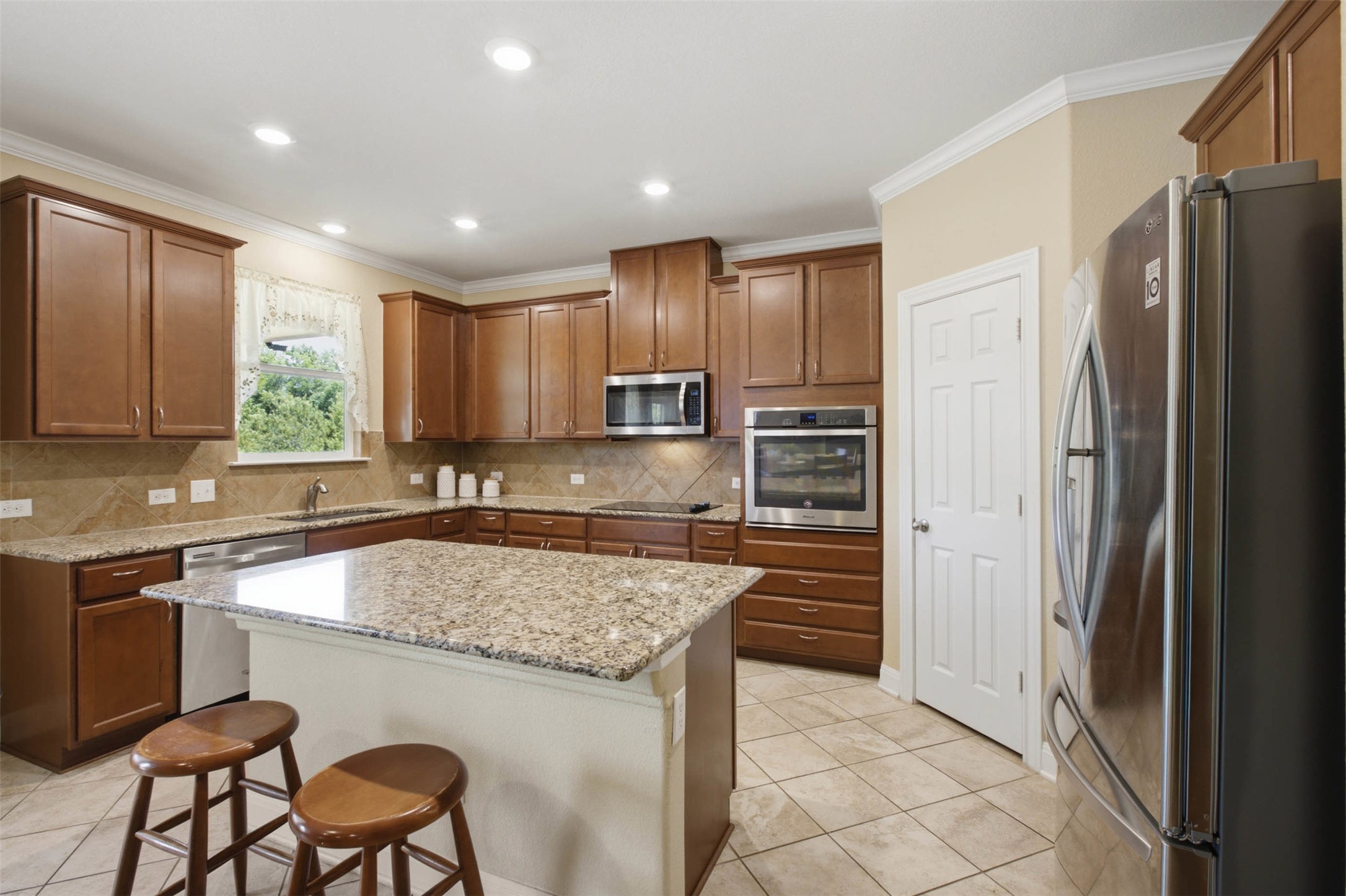 main property photo 9