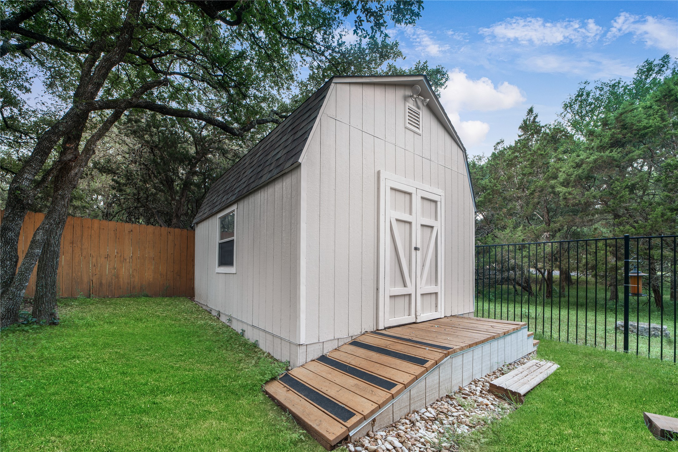 main property photo 33