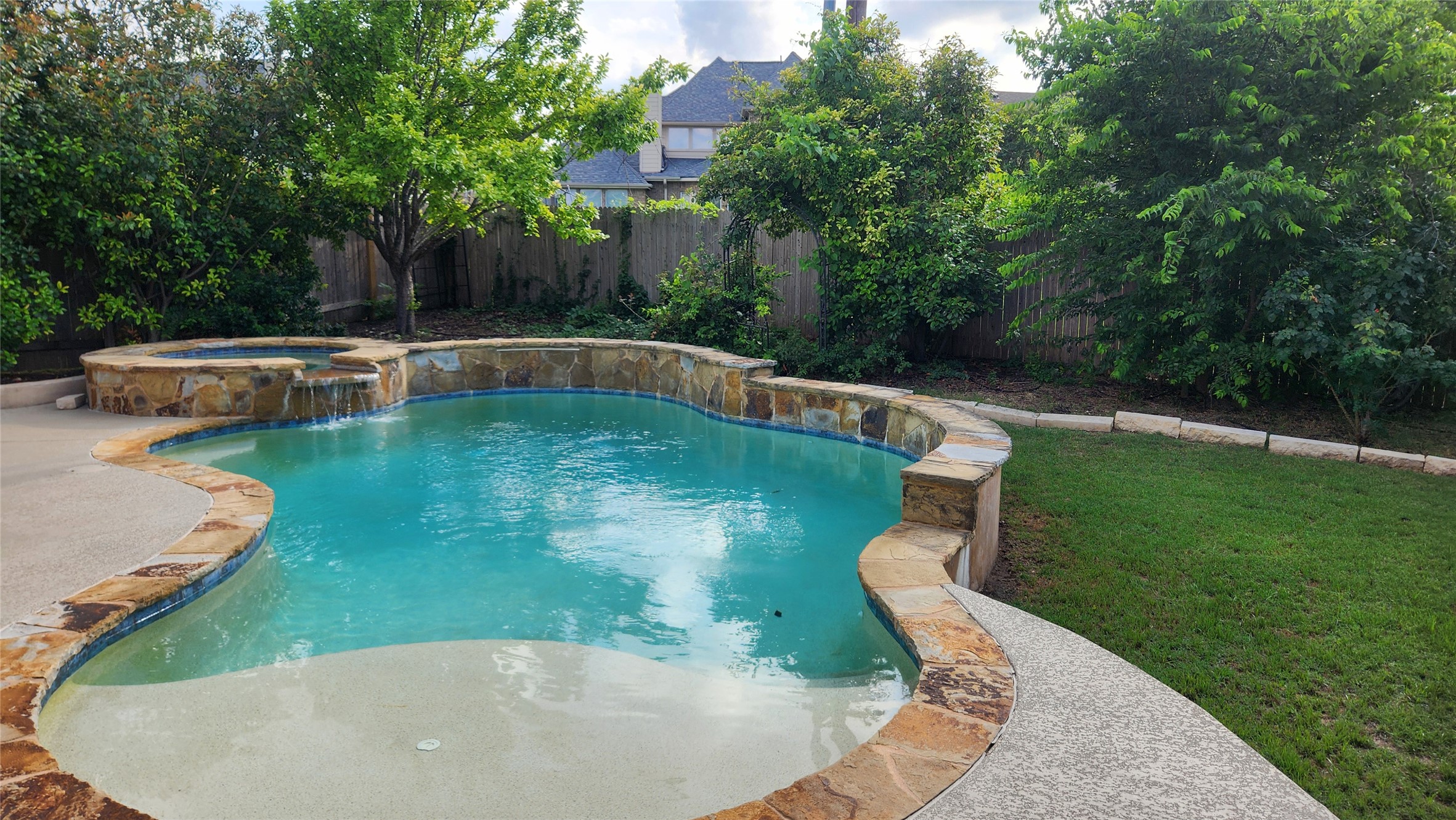 main property photo 23