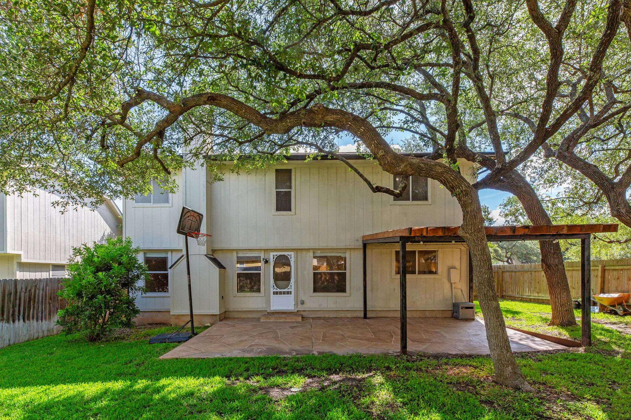 main property photo 28