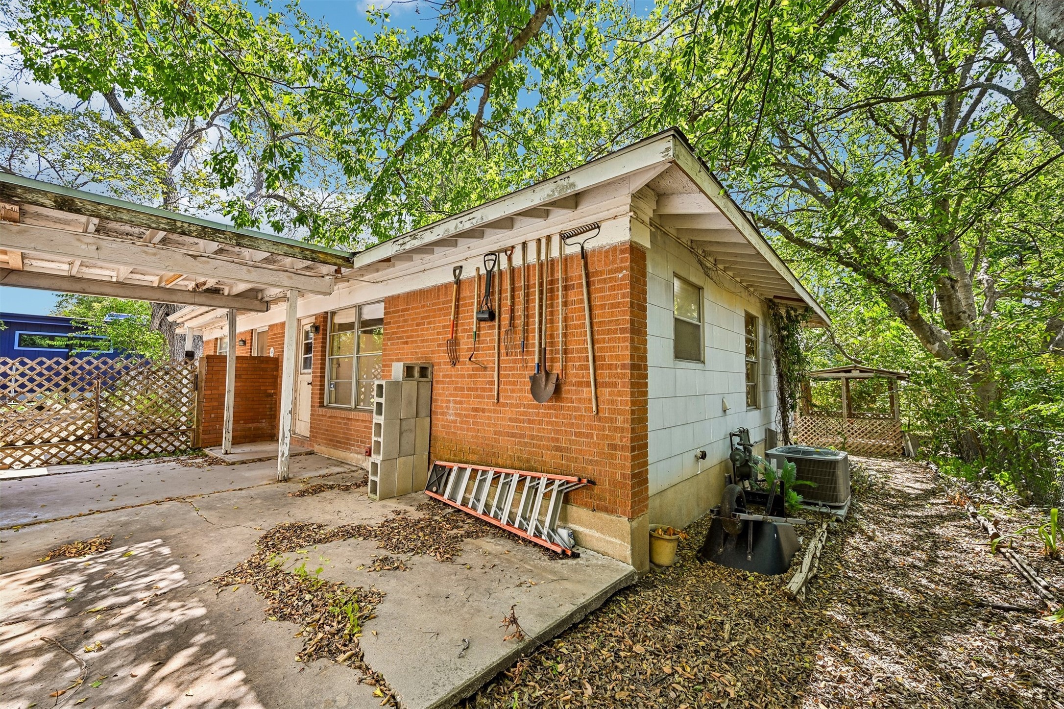main property photo 13