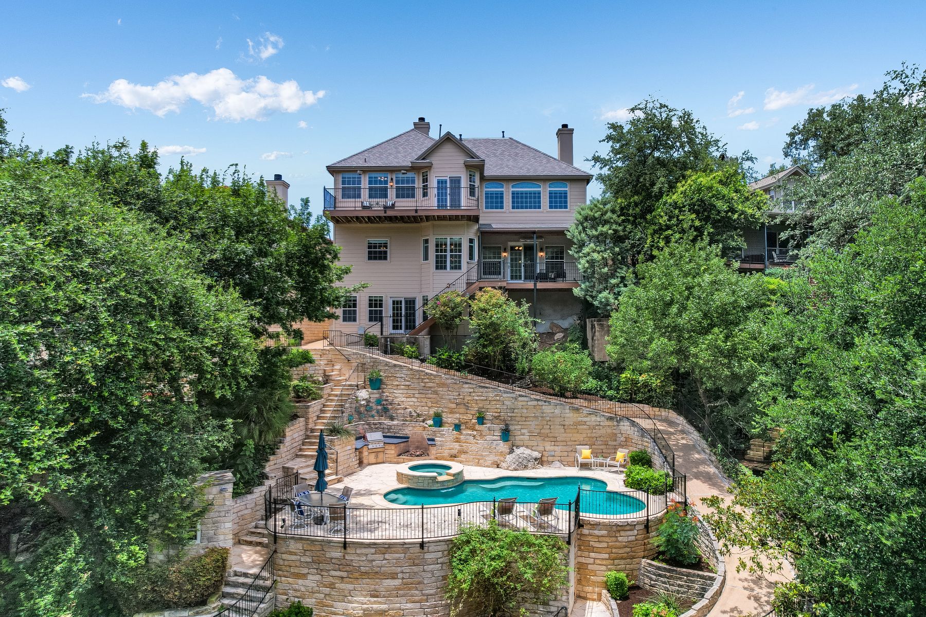 main property photo 14