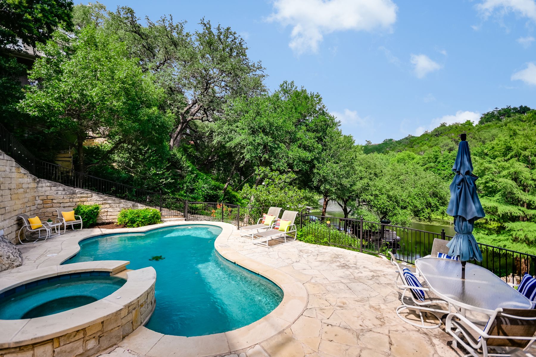 main property photo 17