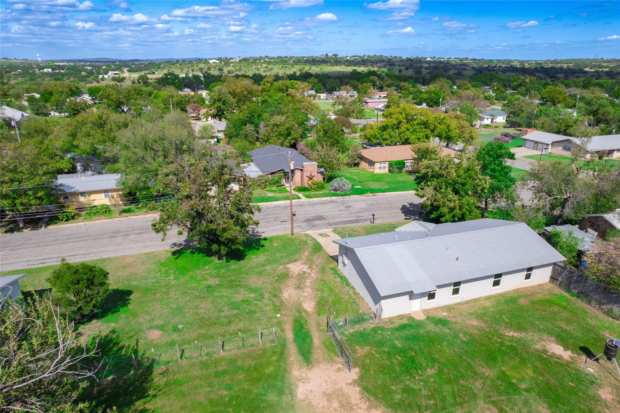 main property photo 30