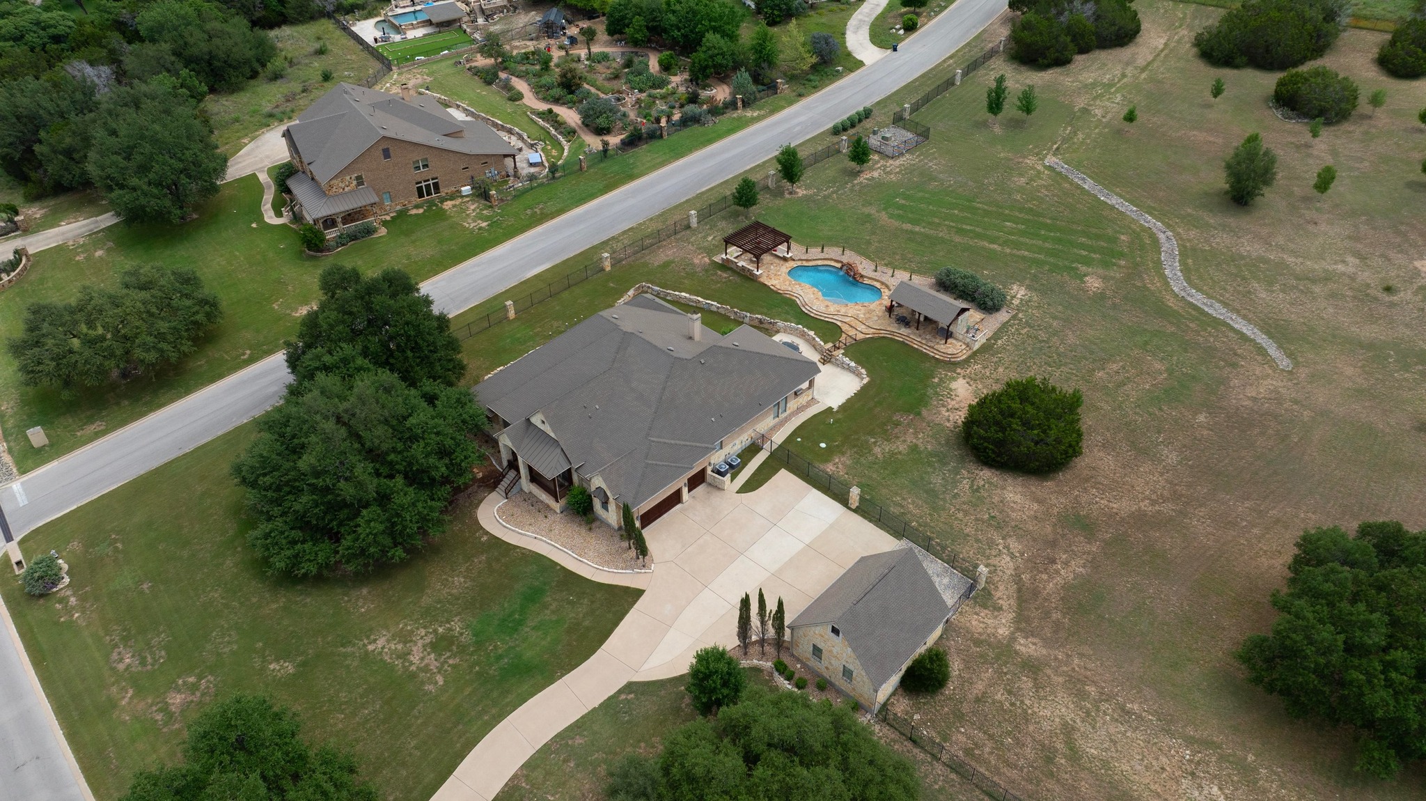main property photo 36