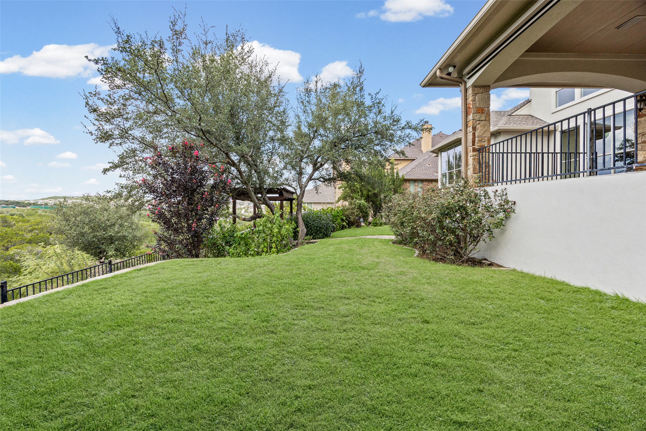 main property photo 33