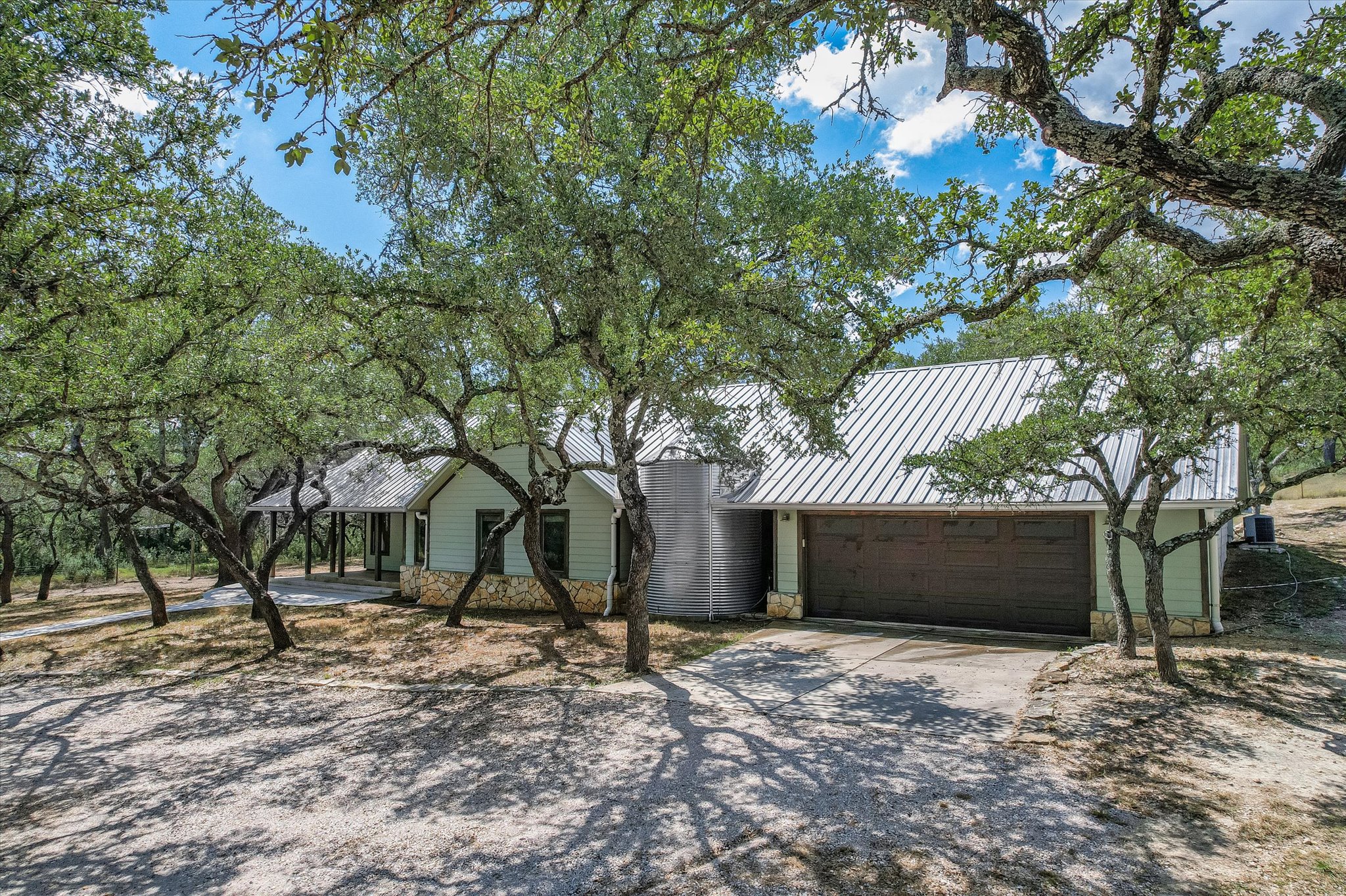 main property photo 37