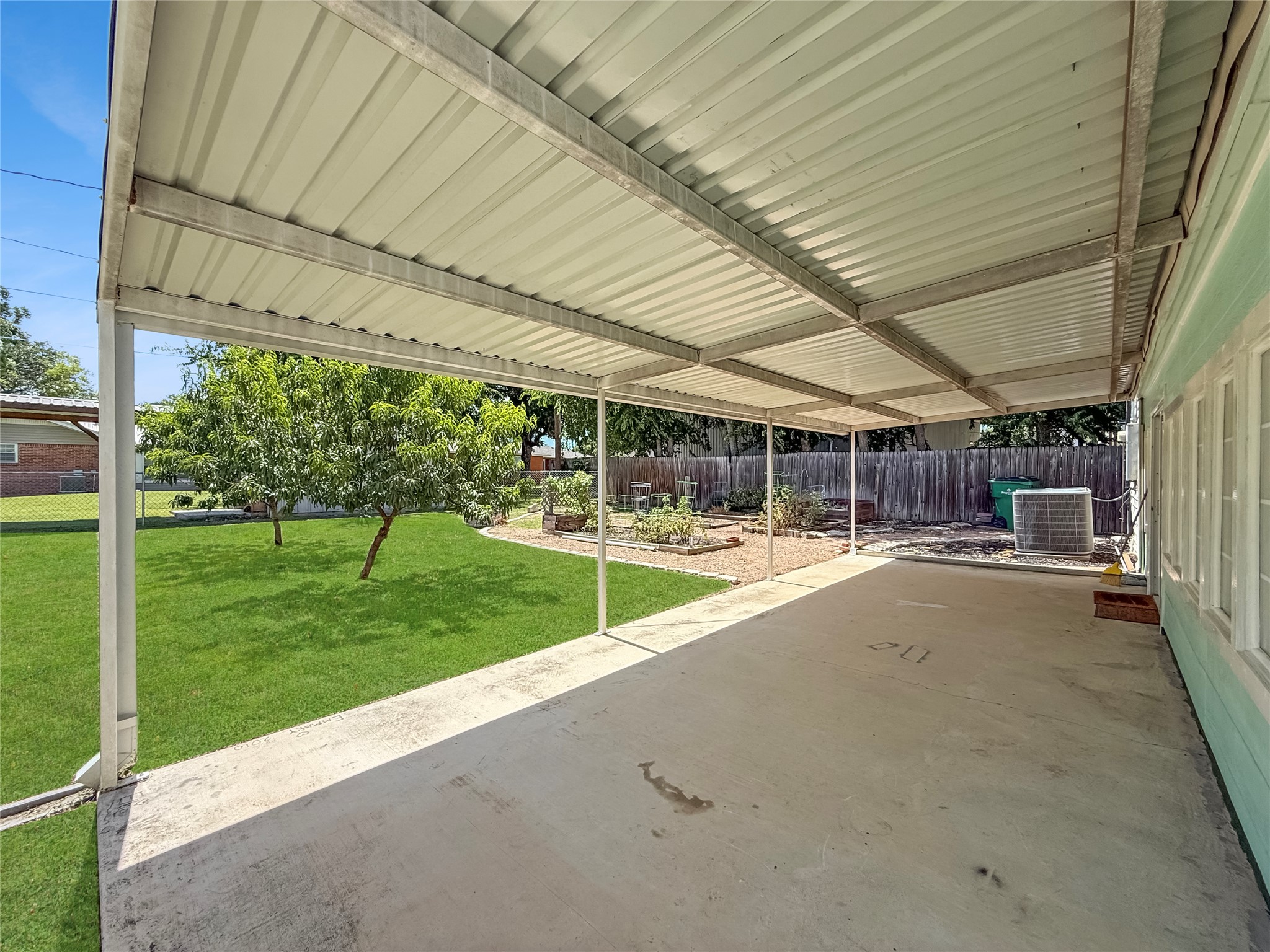 main property photo 20