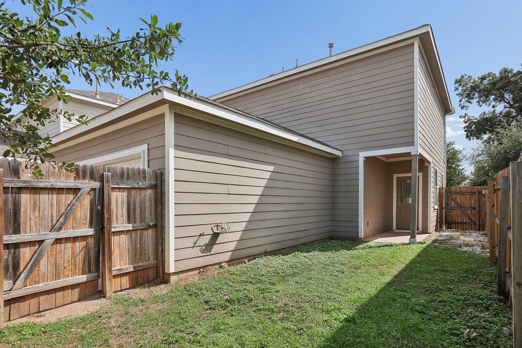 main property photo 16