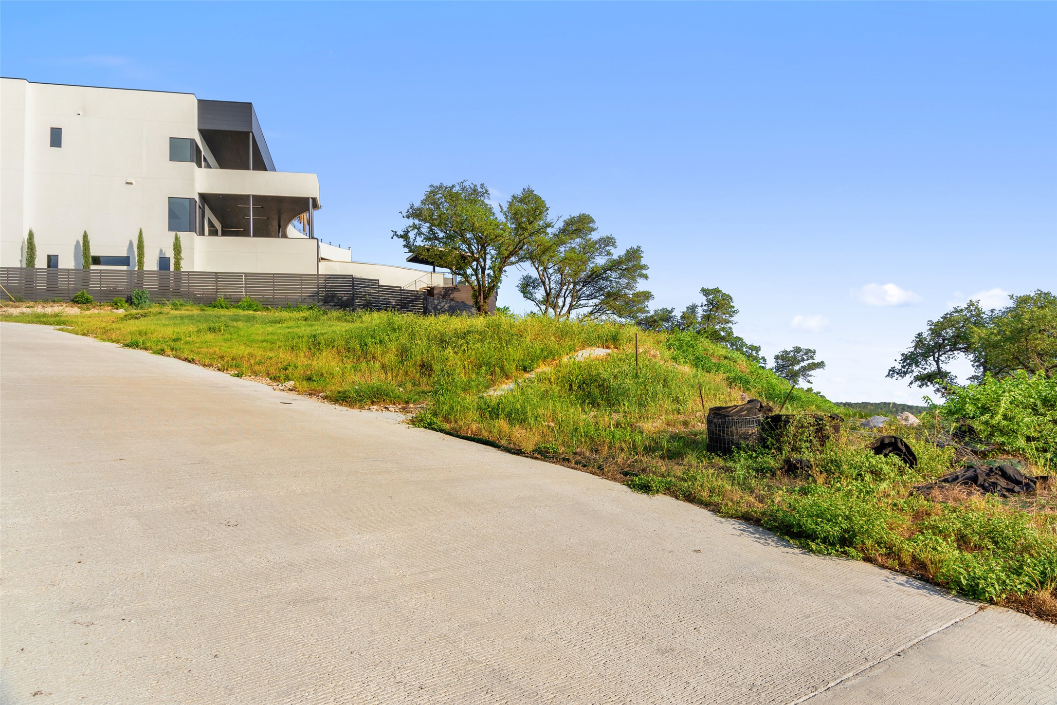 main property photo 24