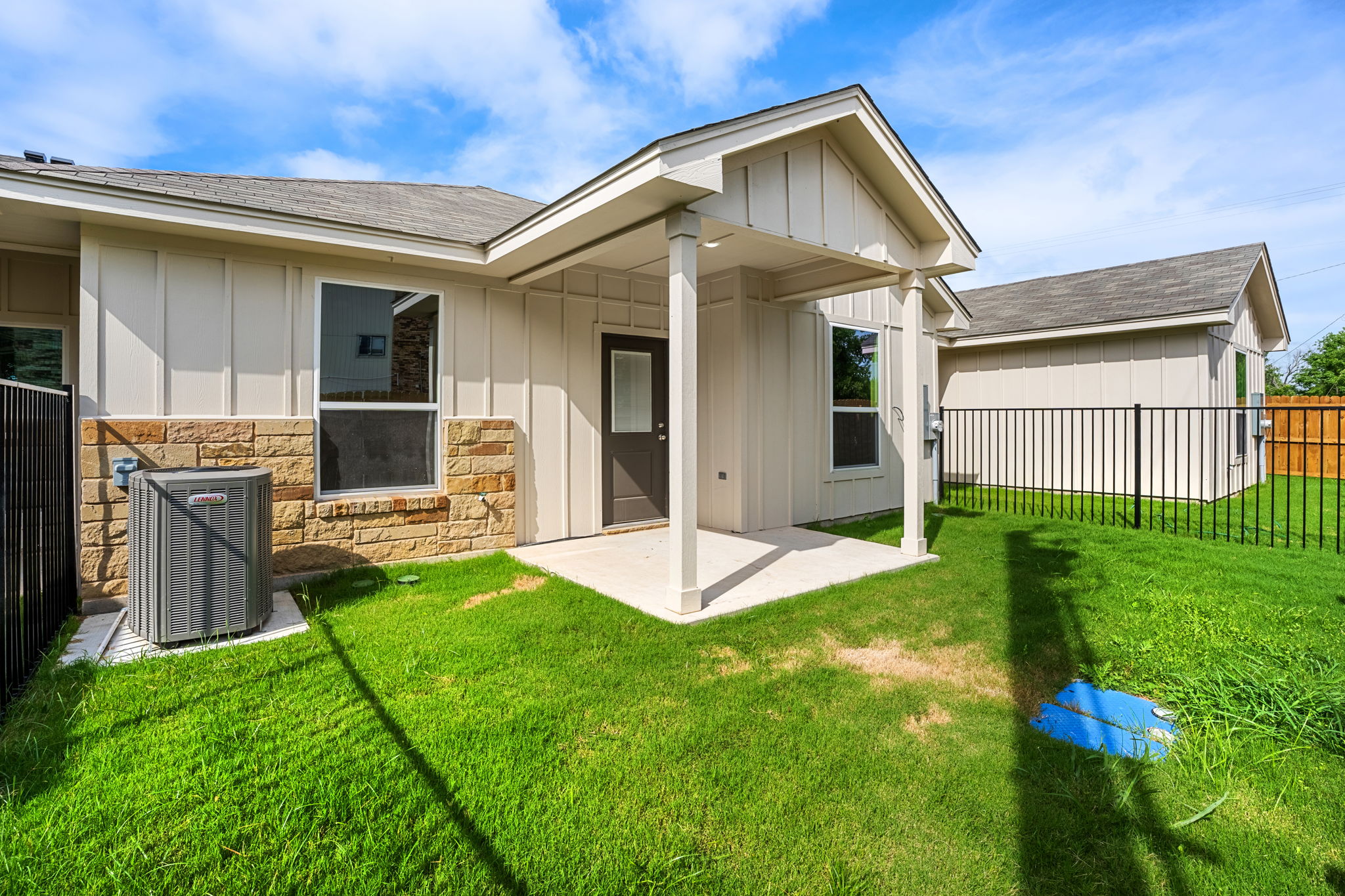 main property photo 28